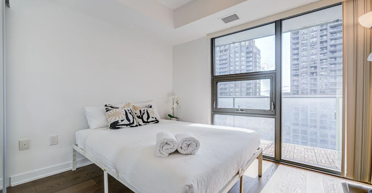 1106-11 Wellesley Street W, Toronto, ON, M4Y 0G4 - 24