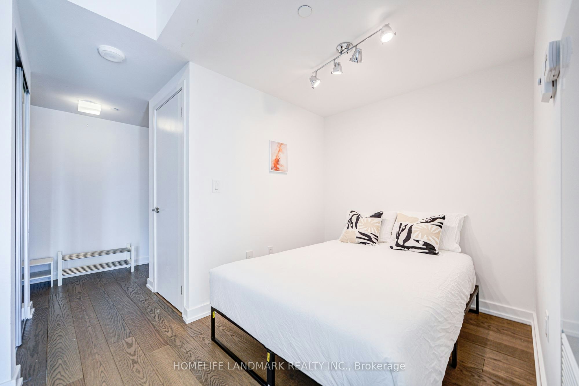 1106-11 Wellesley Street W, Toronto, ON, M4Y 0G4 - 19