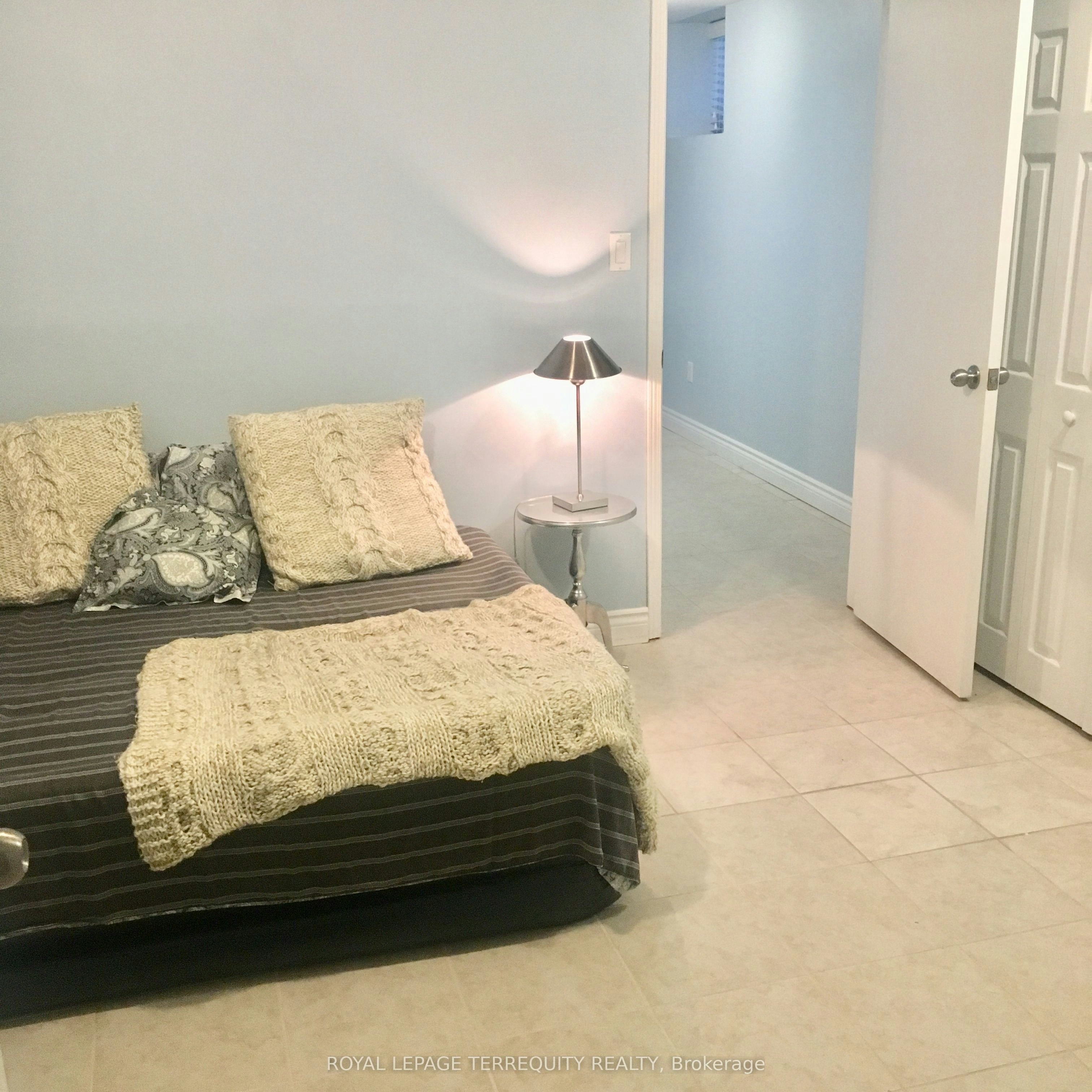 Lower Unit-305 Margueretta Street, Toronto, ON, M6H 3S4 - 8