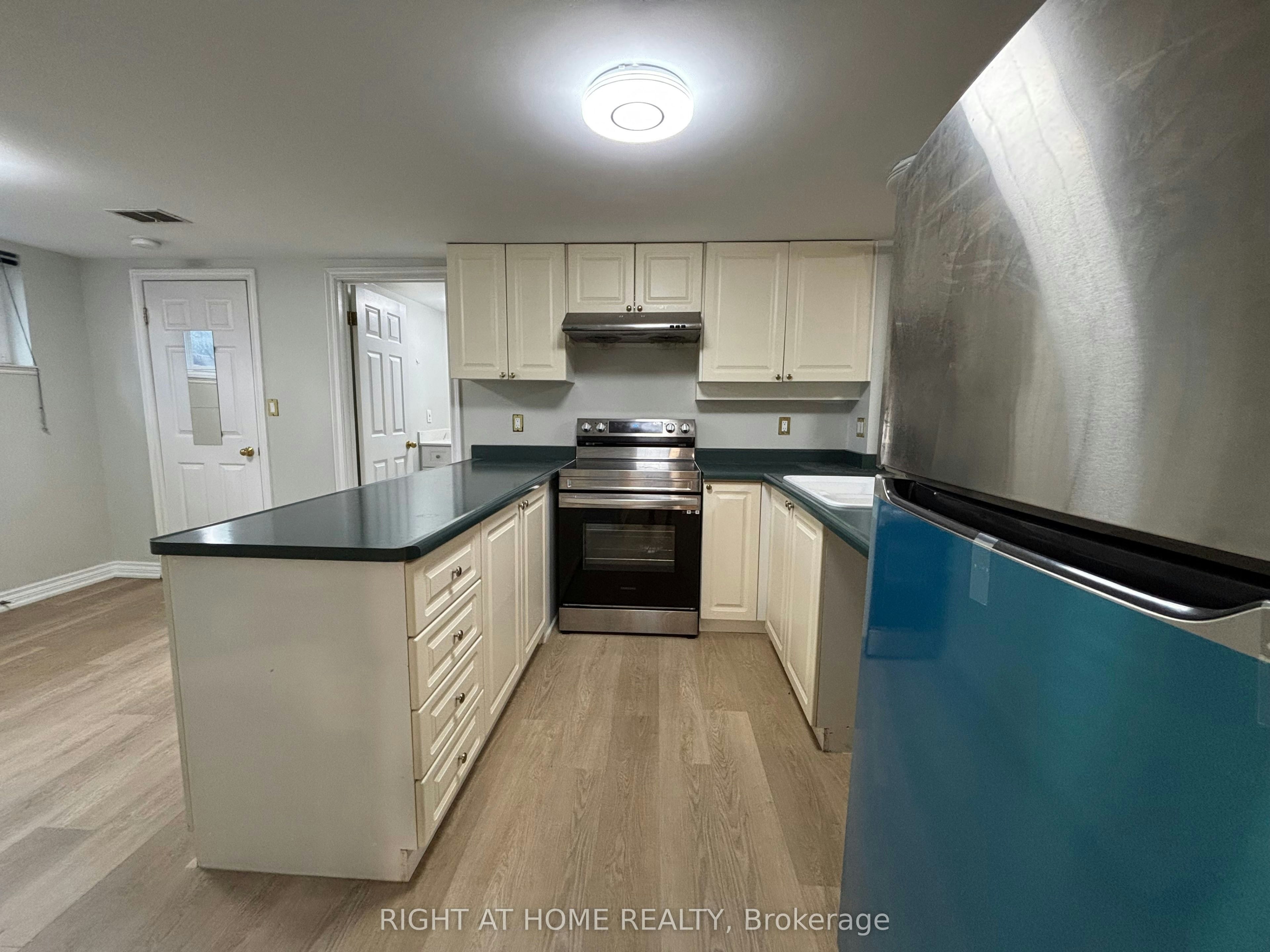 220 Newton Drive, Toronto, ON, M2M 2P3 - 13
