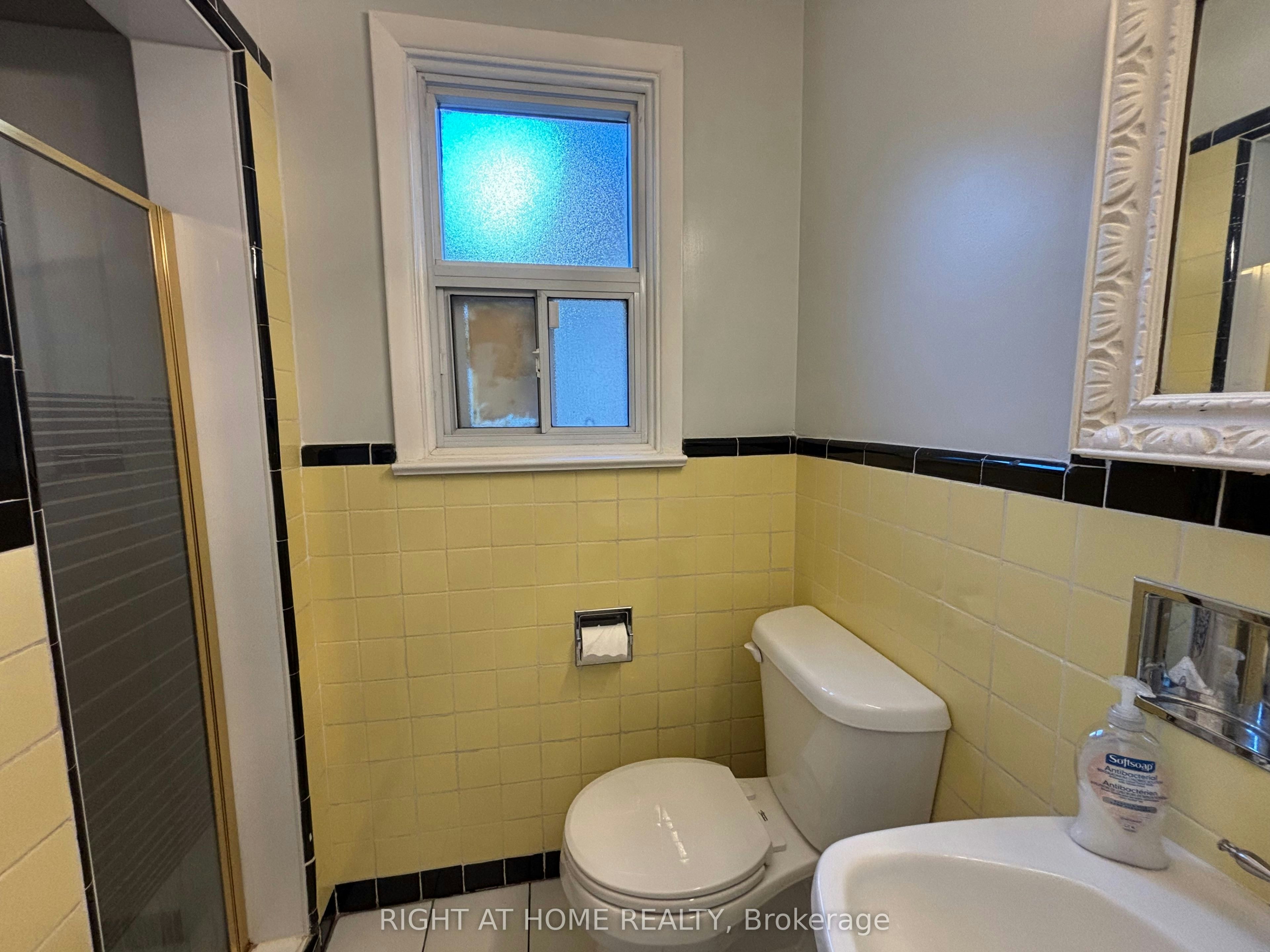 220 Newton Drive, Toronto, ON, M2M 2P3 - 7