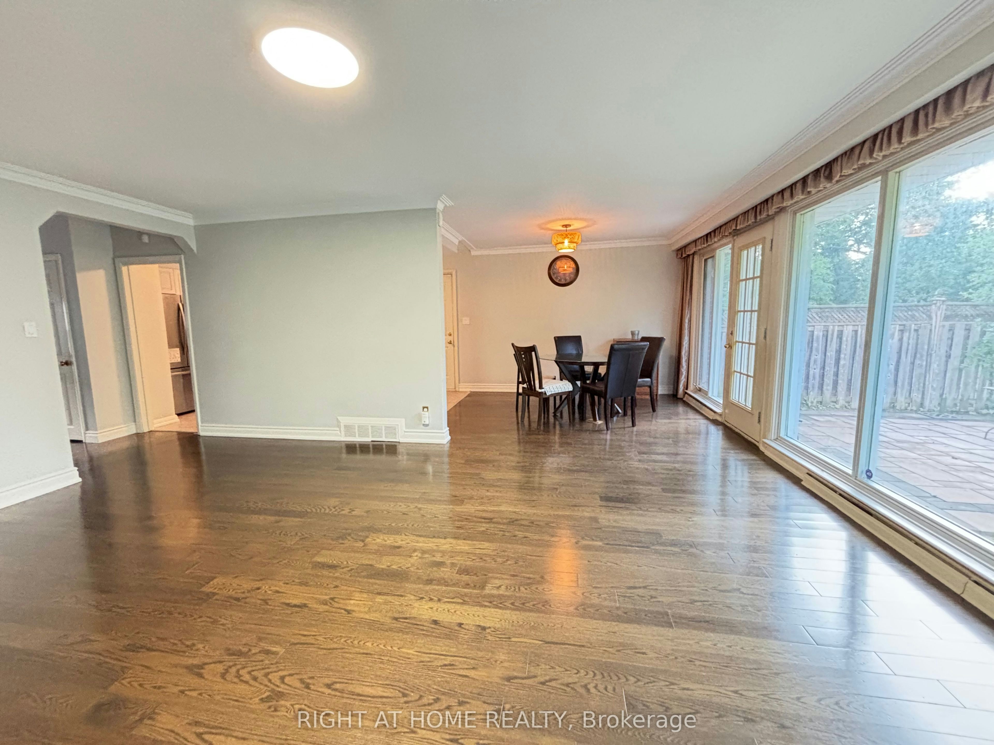 220 Newton Drive, Toronto, ON, M2M 2P3 - 4
