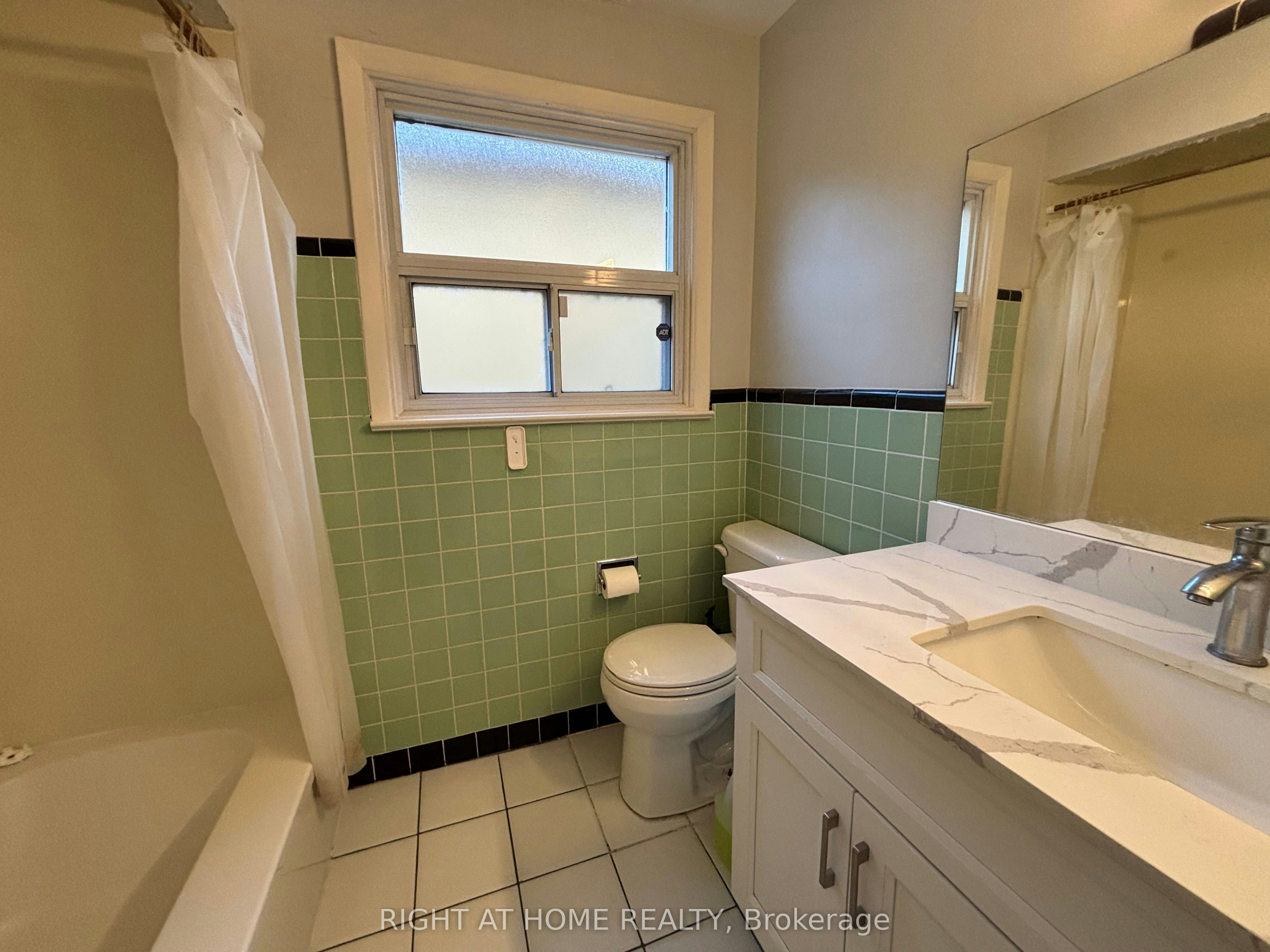 220 Newton Drive, Toronto, ON, M2M 2P3 - 10