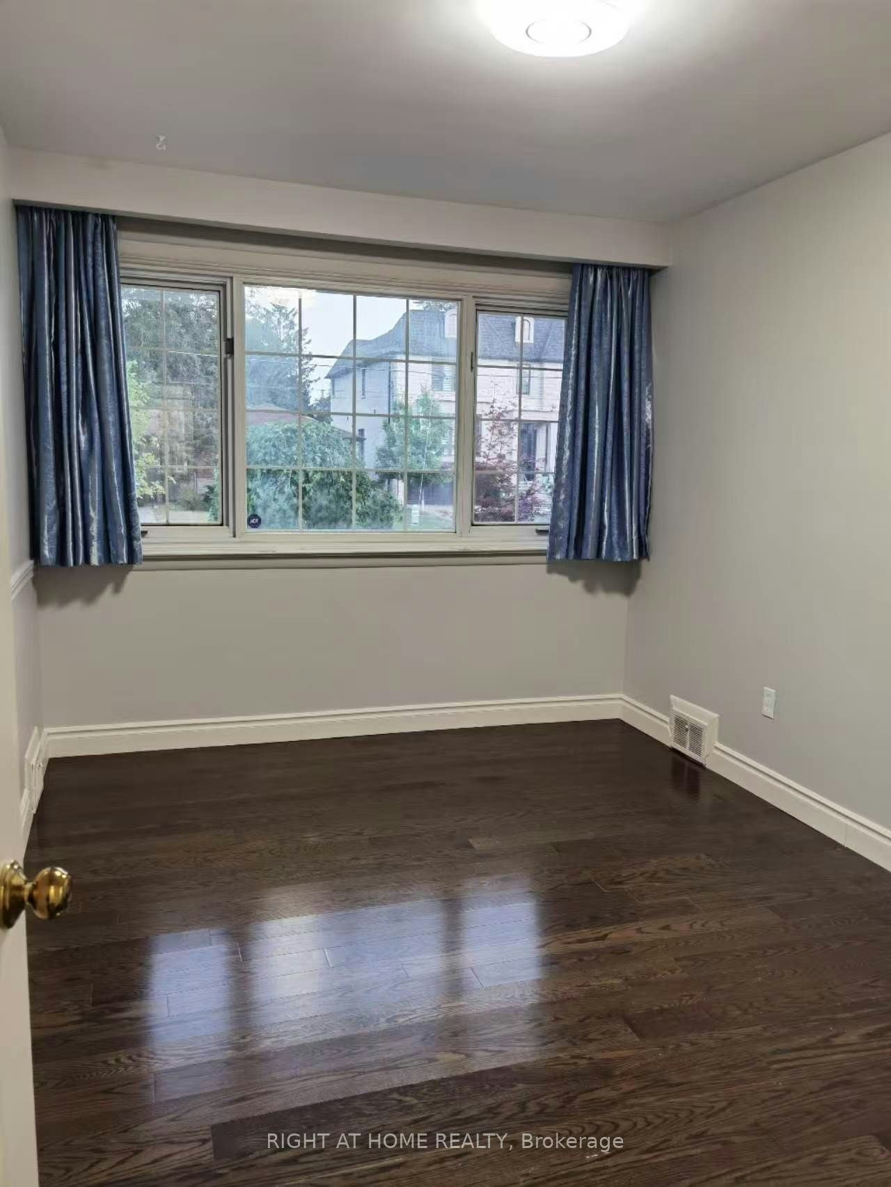 220 Newton Drive, Toronto, ON, M2M 2P3 - 9