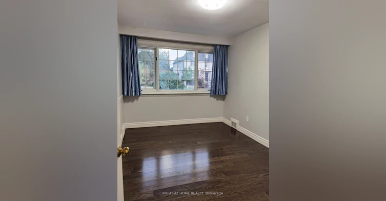 220 Newton Drive, Toronto, ON, M2M 2P3 - 9