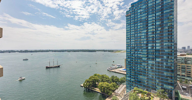 2104-65 Harbour Square, Toronto, ON, M5J 2L4 - 2