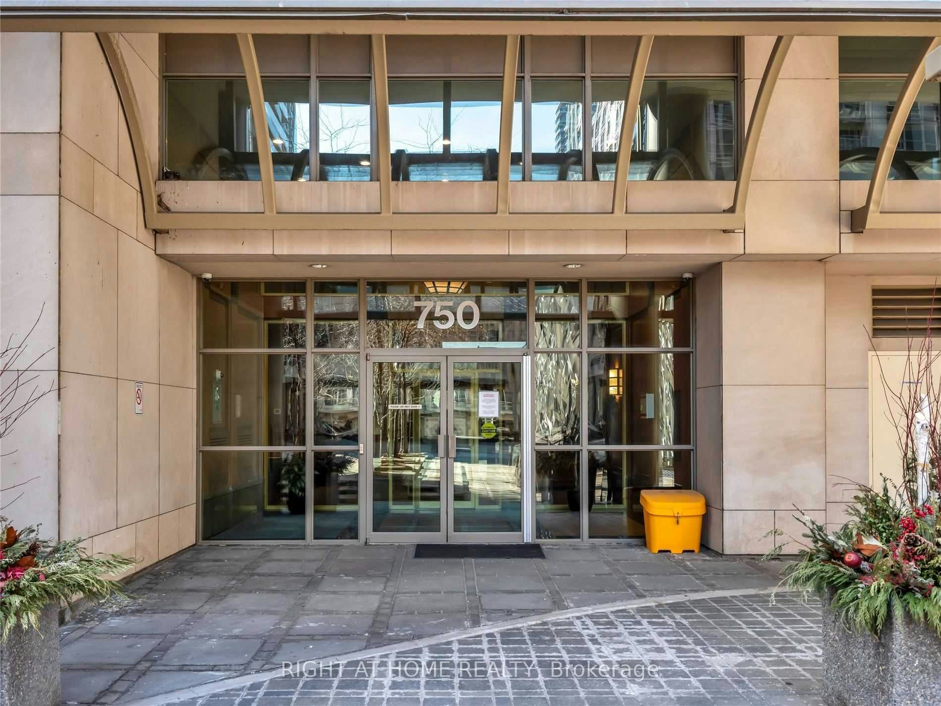 2306-750 Bay Street, Toronto, ON, M5G 1N6 - 2