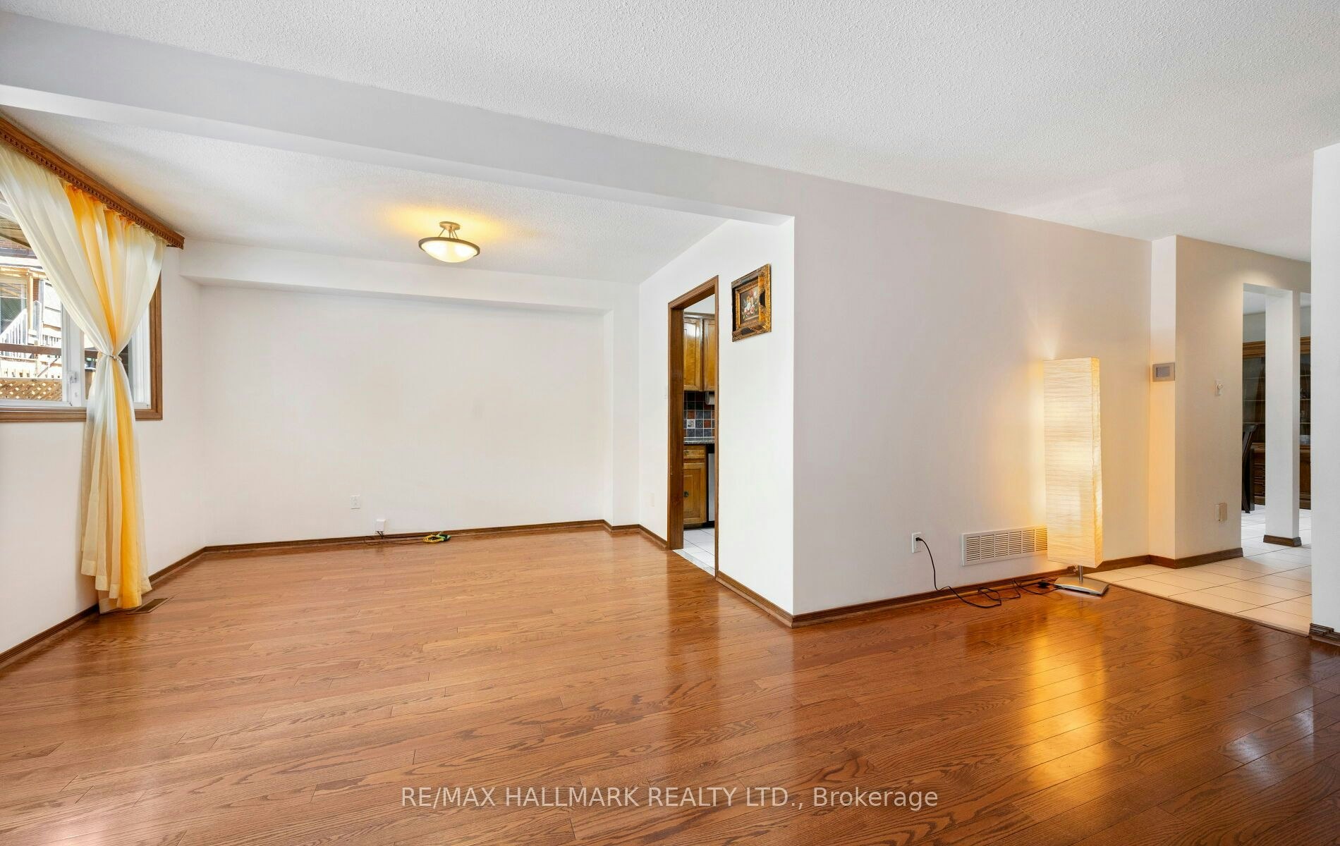 154 Robert Hicks Drive, Toronto, ON, M2R 3R5 - 11