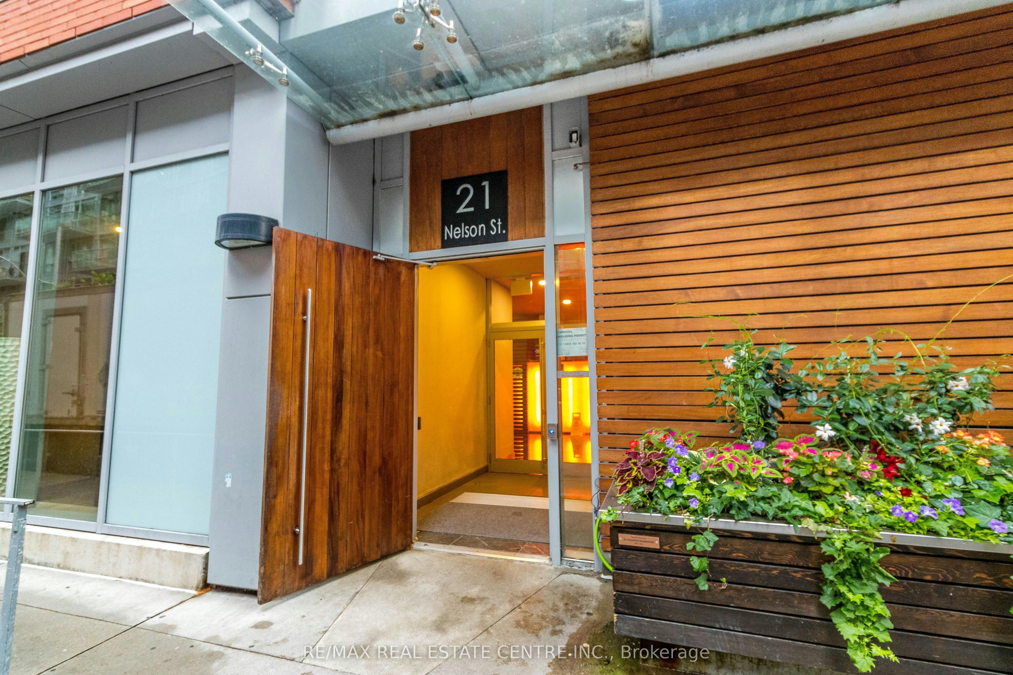 UPH 11-21 Nelson Street, Toronto, ON, M5V 1T8 - 2