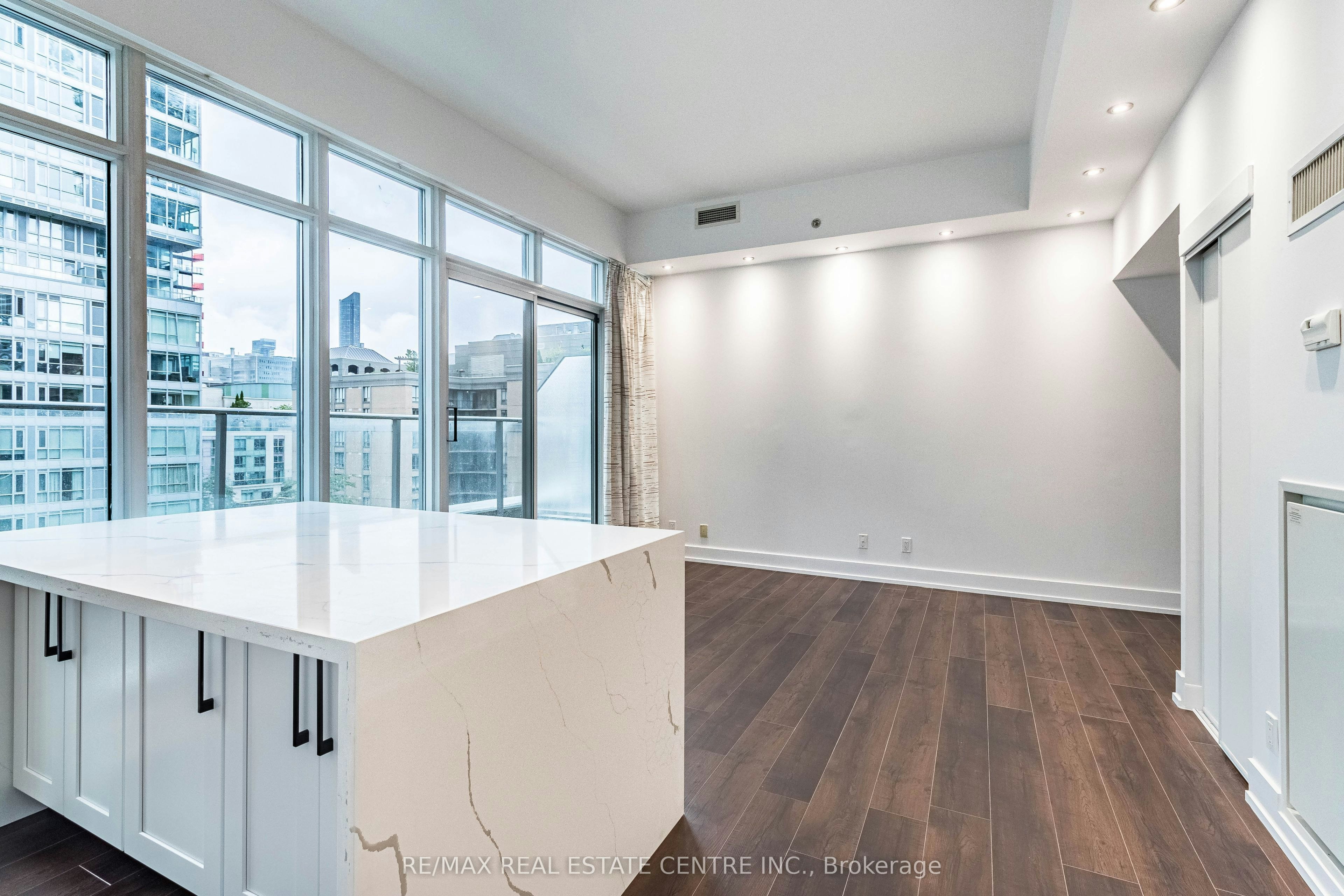 UPH 11-21 Nelson Street, Toronto, ON, M5V 1T8 - 9