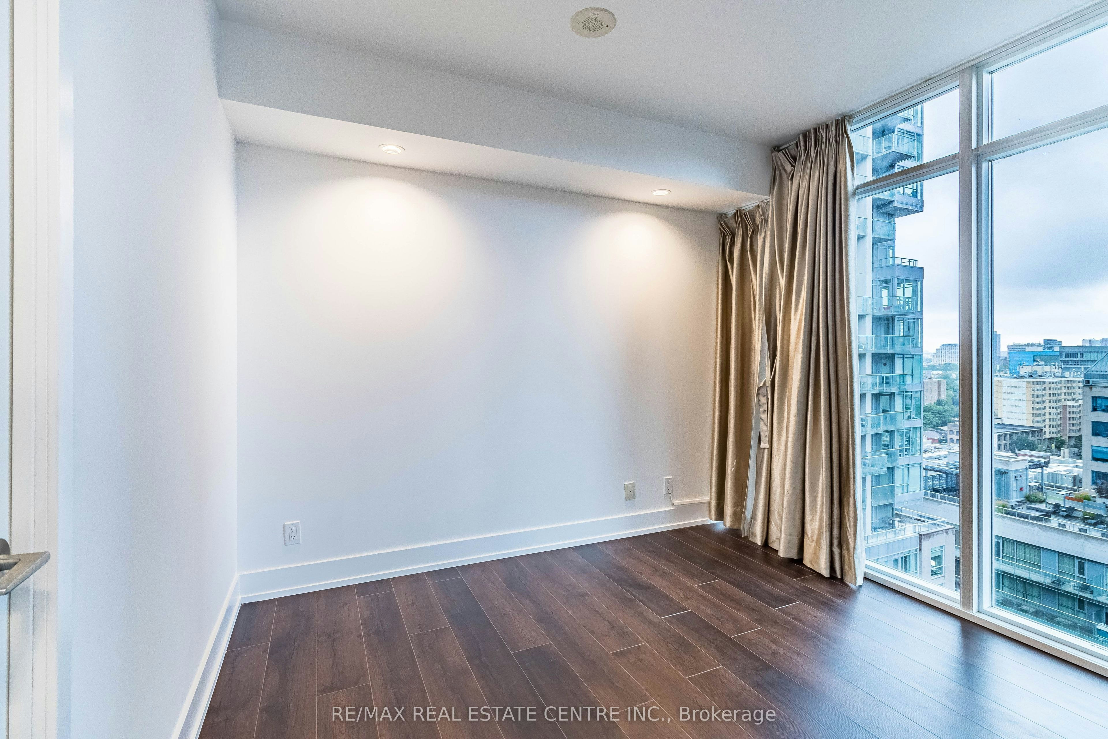 UPH 11-21 Nelson Street, Toronto, ON, M5V 1T8 - 19