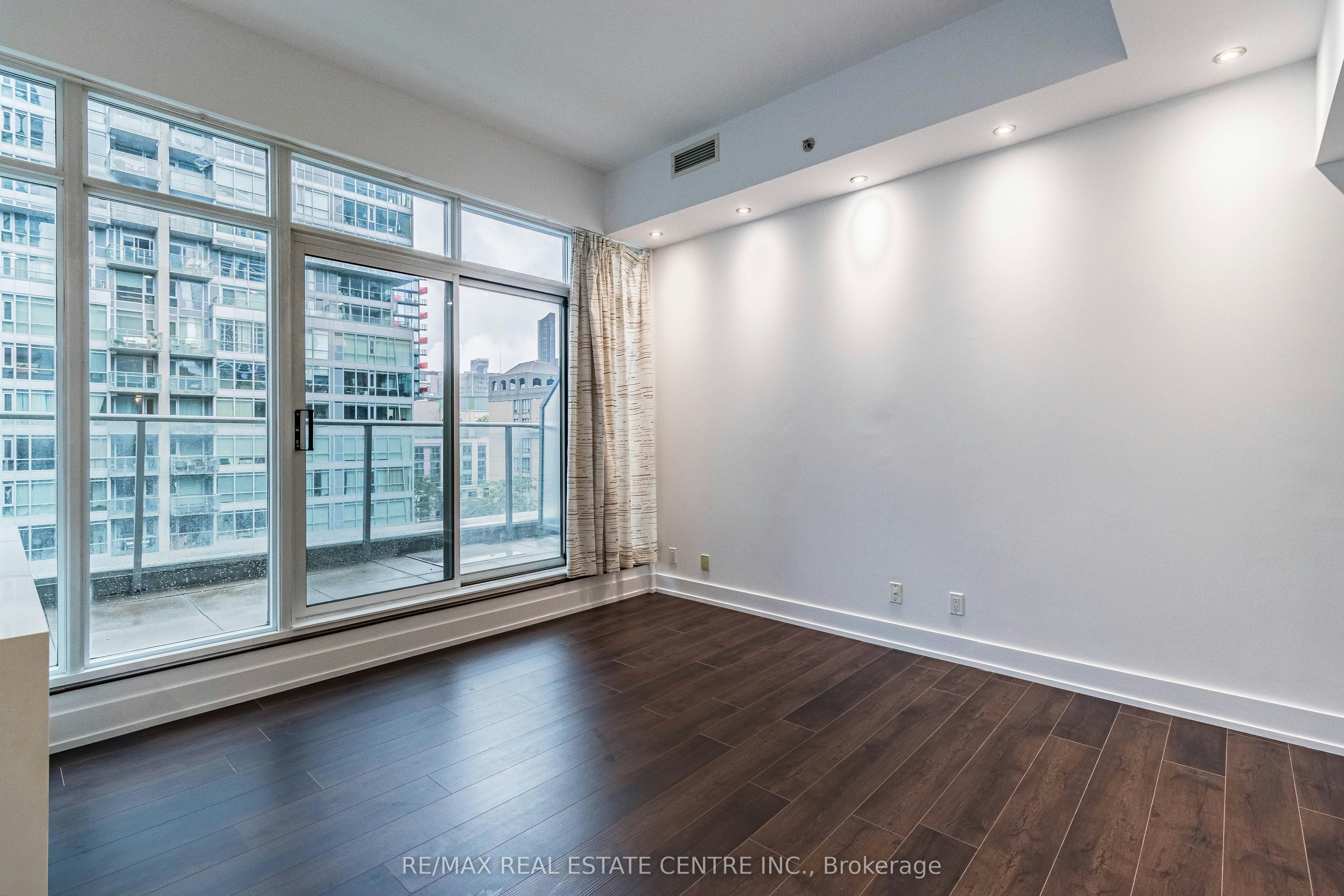 UPH 11-21 Nelson Street, Toronto, ON, M5V 1T8 - 16