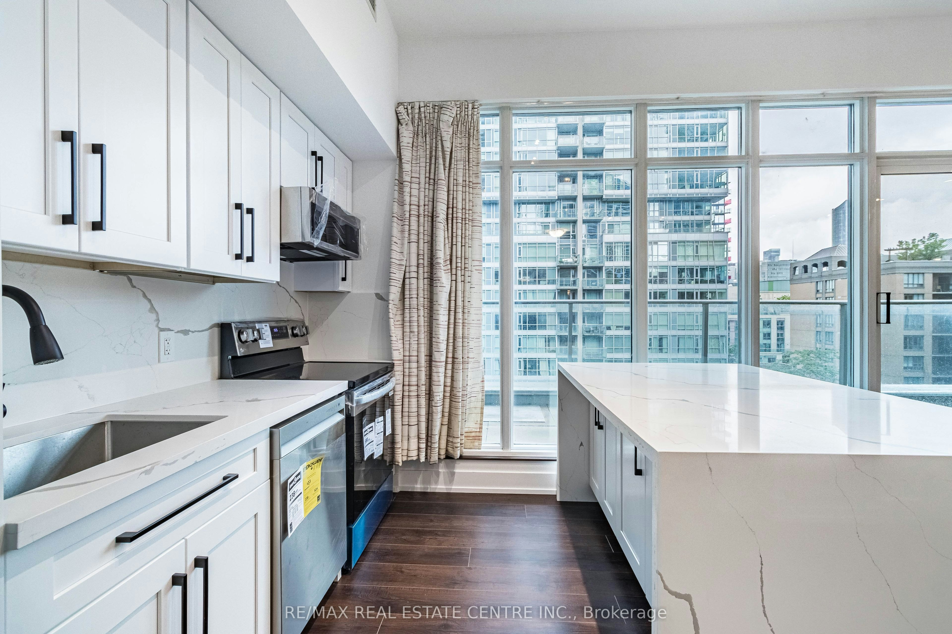 UPH 11-21 Nelson Street, Toronto, ON, M5V 1T8 - 12