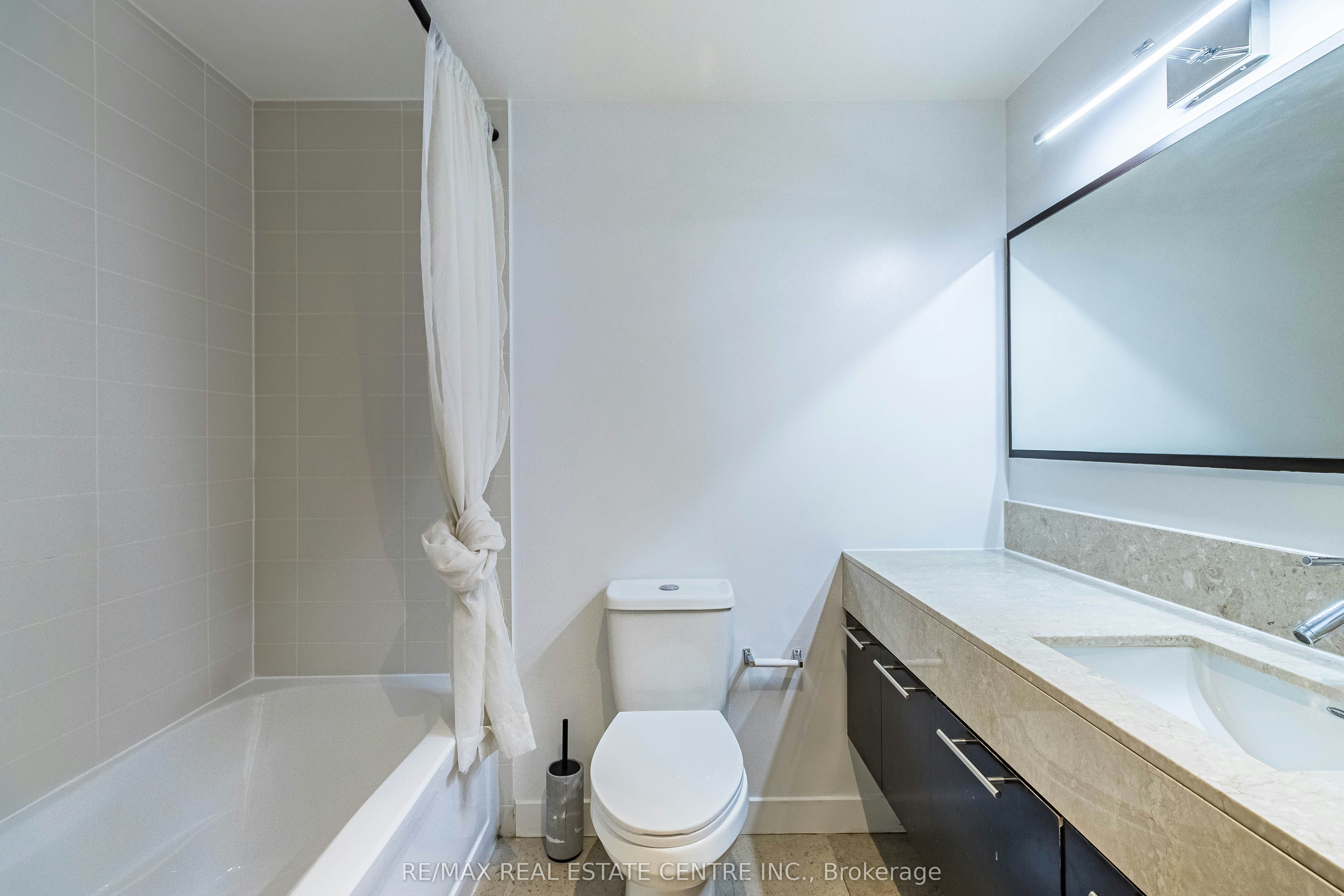 UPH 11-21 Nelson Street, Toronto, ON, M5V 1T8 - 24