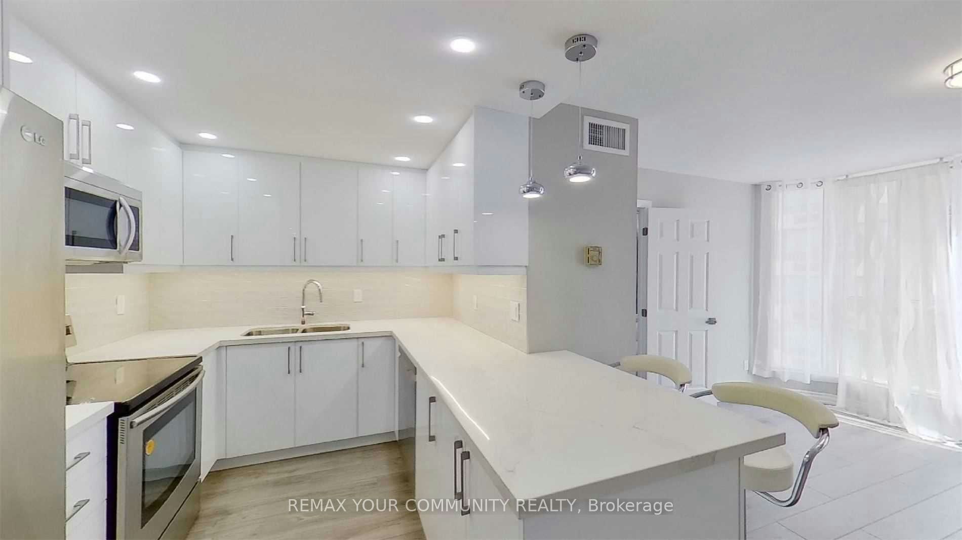 1601-55 Centre Avenue, Toronto, ON, M5G 2H5 - 5