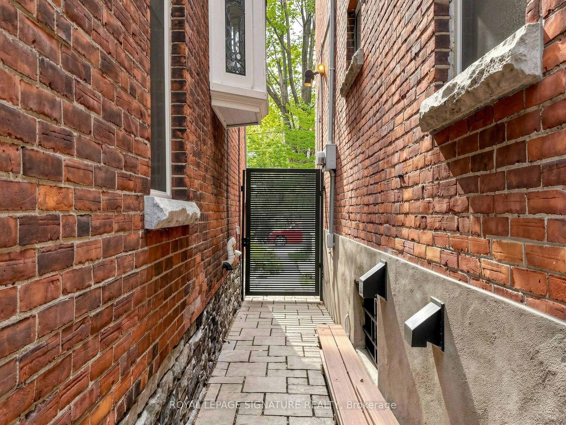 Lower-75 Brunswick Avenue, Toronto, ON, M5S 2L8 - 2