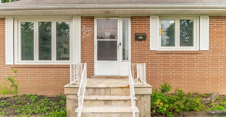 163 Newton Drive, Toronto, ON, M2M 2N6