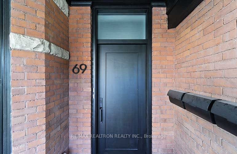 2-69 Brunswick Avenue, Toronto, ON, M5S 2L8 - 2