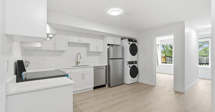1A-53 Bishop Avenue, Toronto, ON, M2M 1Z4
