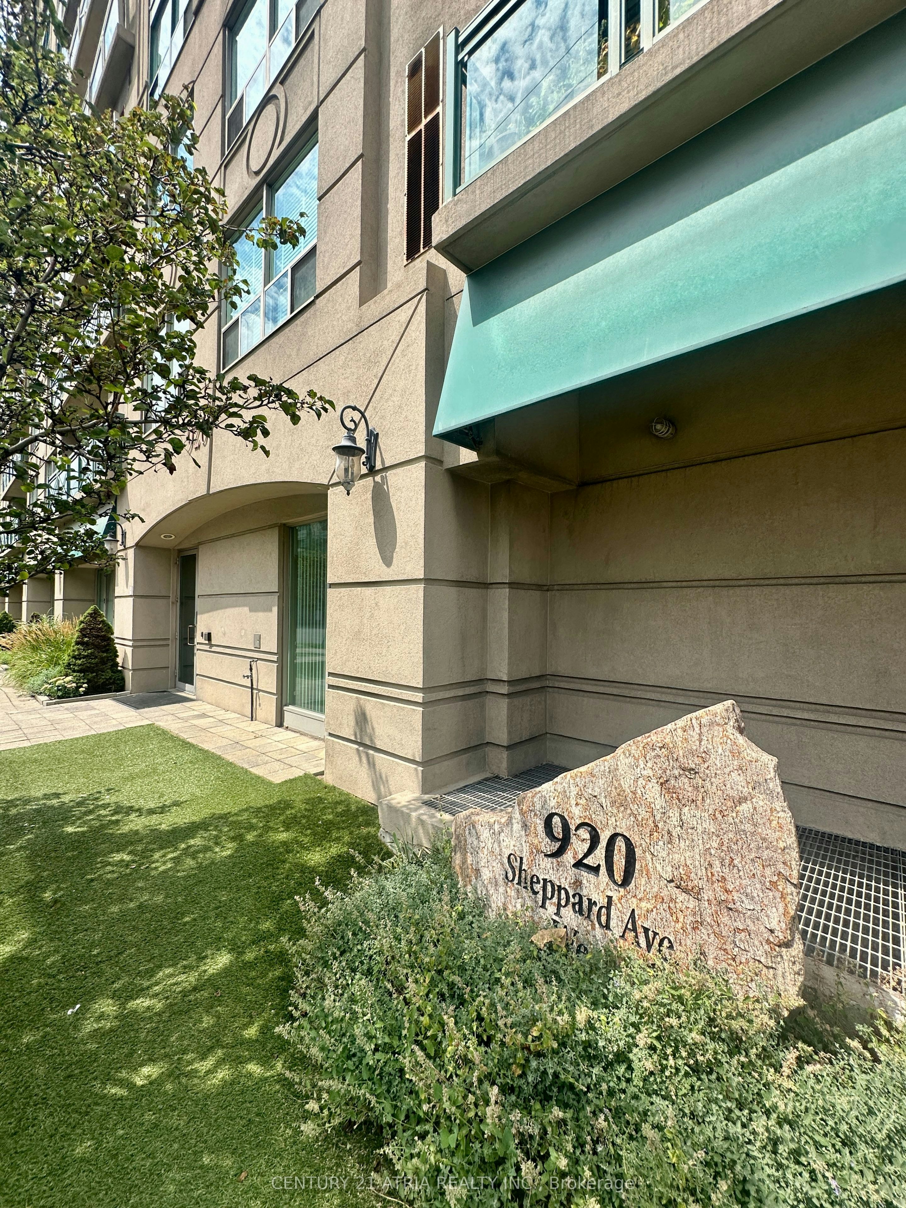 302-920 Sheppard Avenue W, Toronto, ON, M3H 0A2