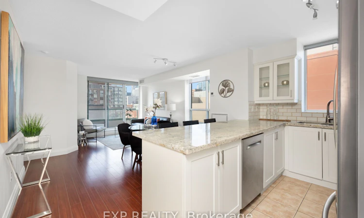 802-311 Richmond Street E
