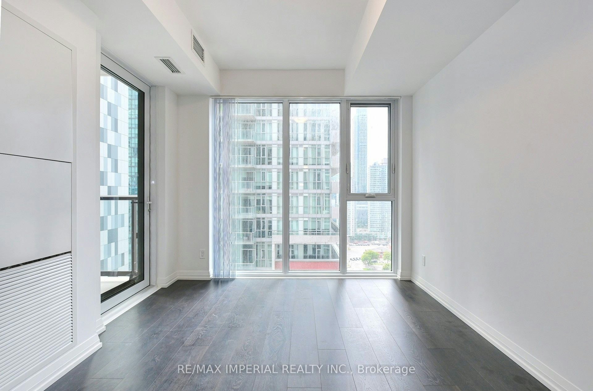 2015-400 King Street W, Toronto, ON, M5V 0X8 - 2
