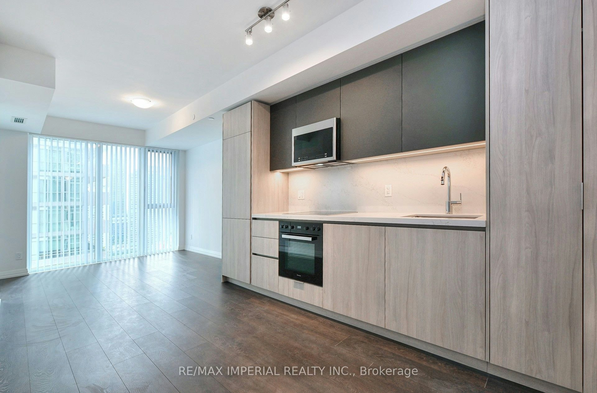 2015-400 King Street W, Toronto, ON, M5V 0X8 - 4