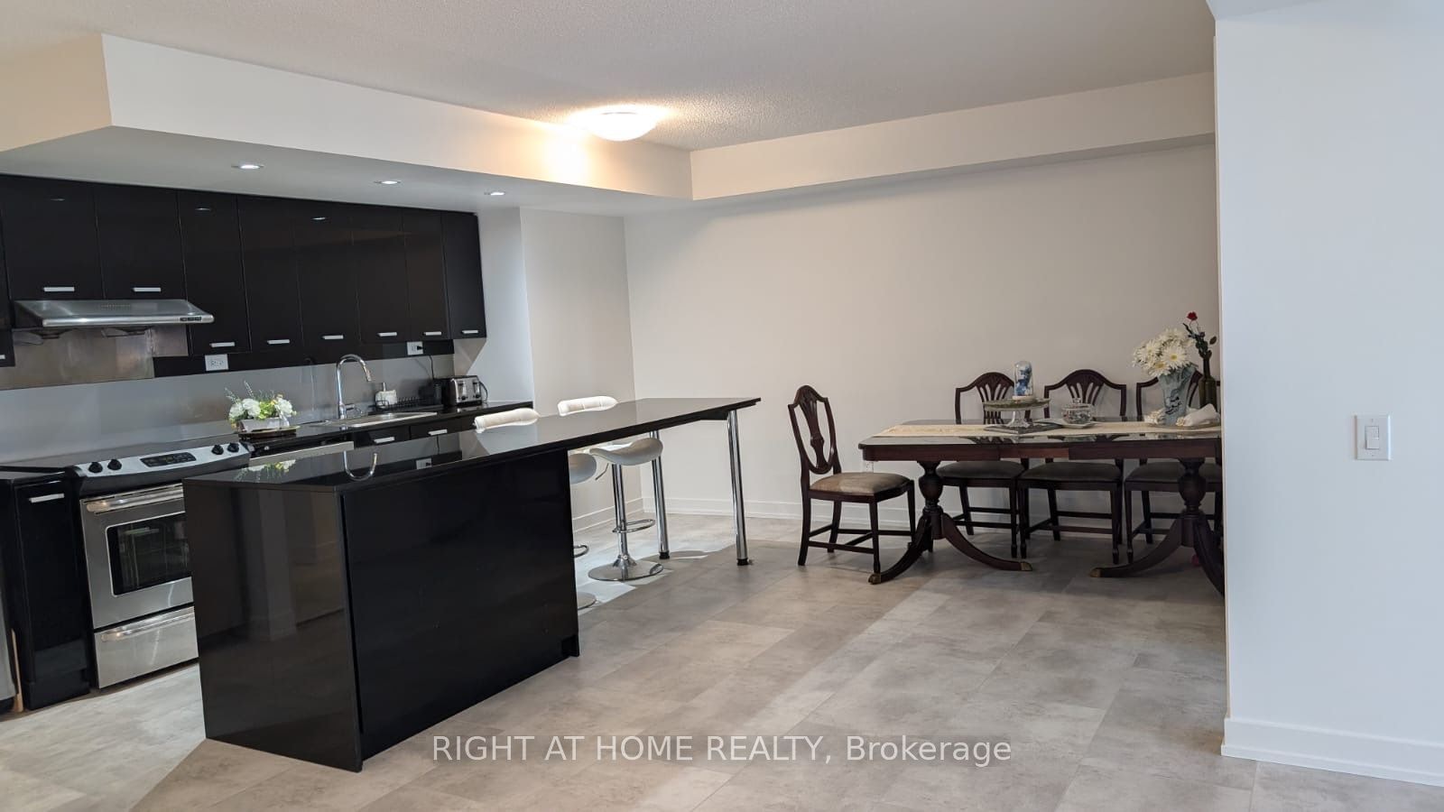 916-15 Singer Court, Toronto, ON, M2K 0B2 - 11