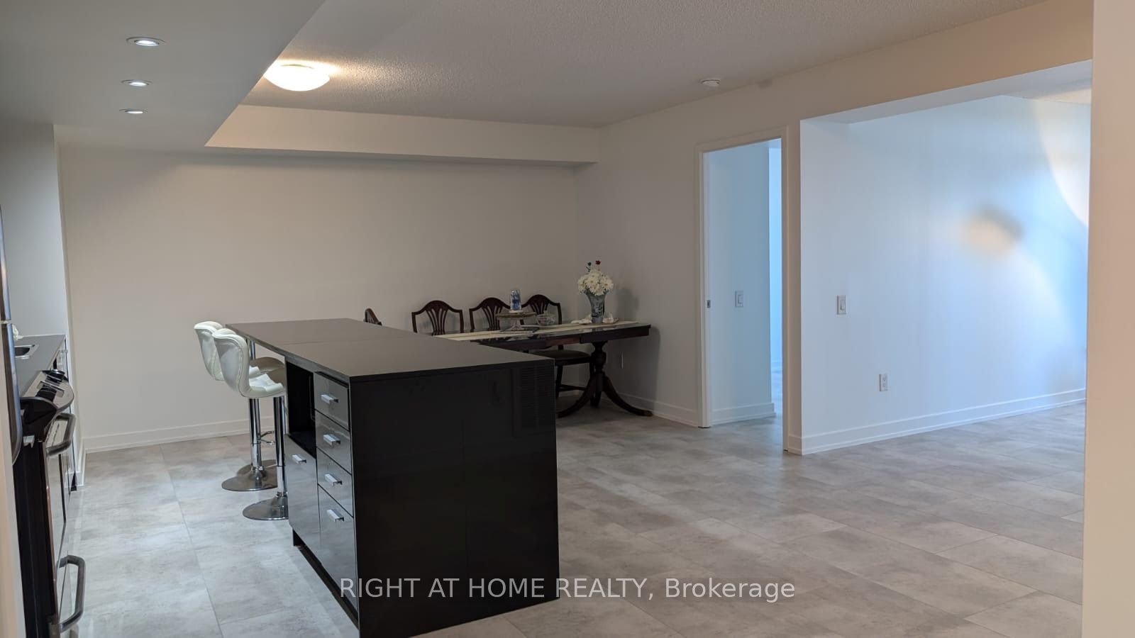 916-15 Singer Court, Toronto, ON, M2K 0B2 - 8