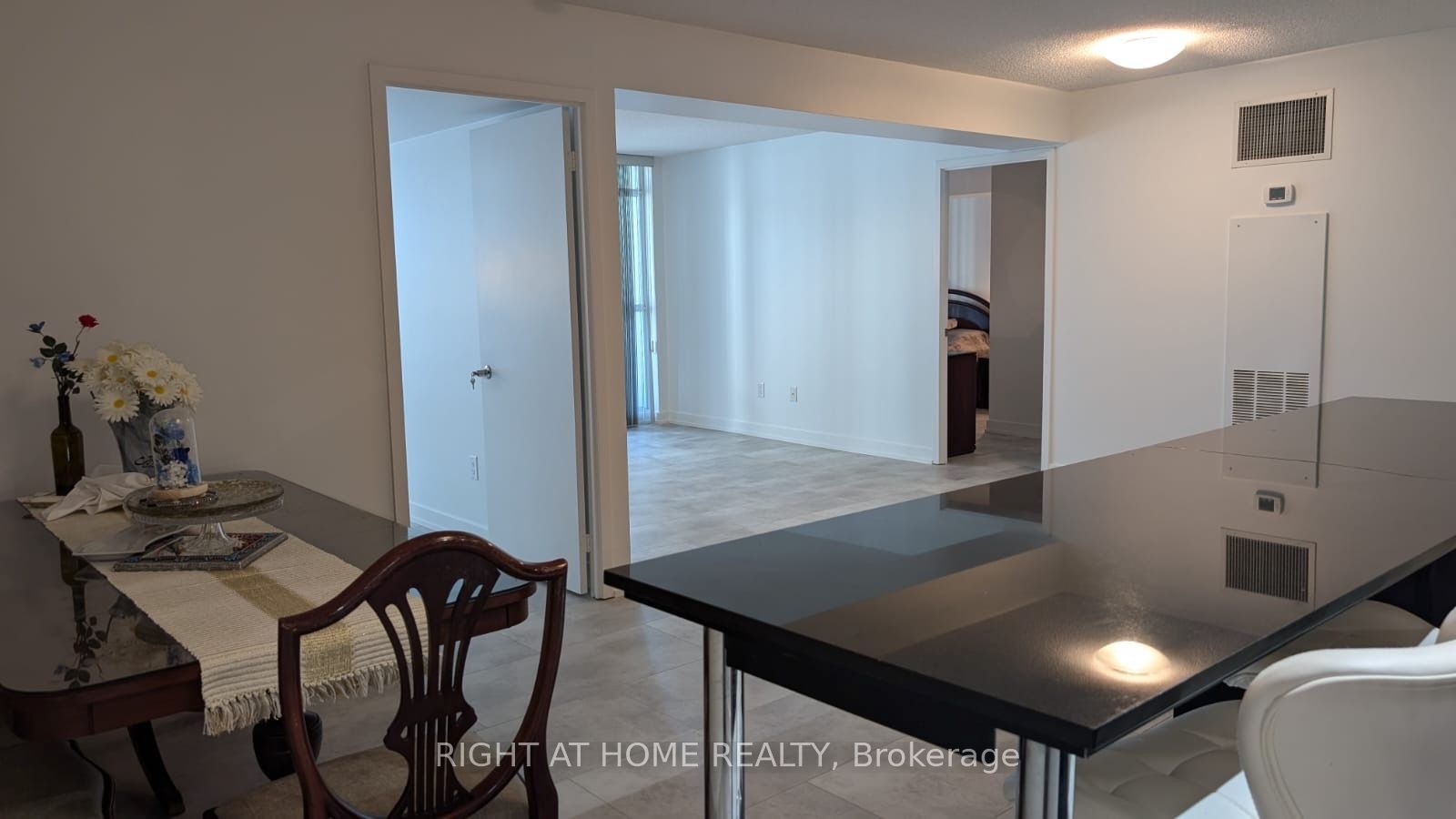 916-15 Singer Court, Toronto, ON, M2K 0B2 - 4