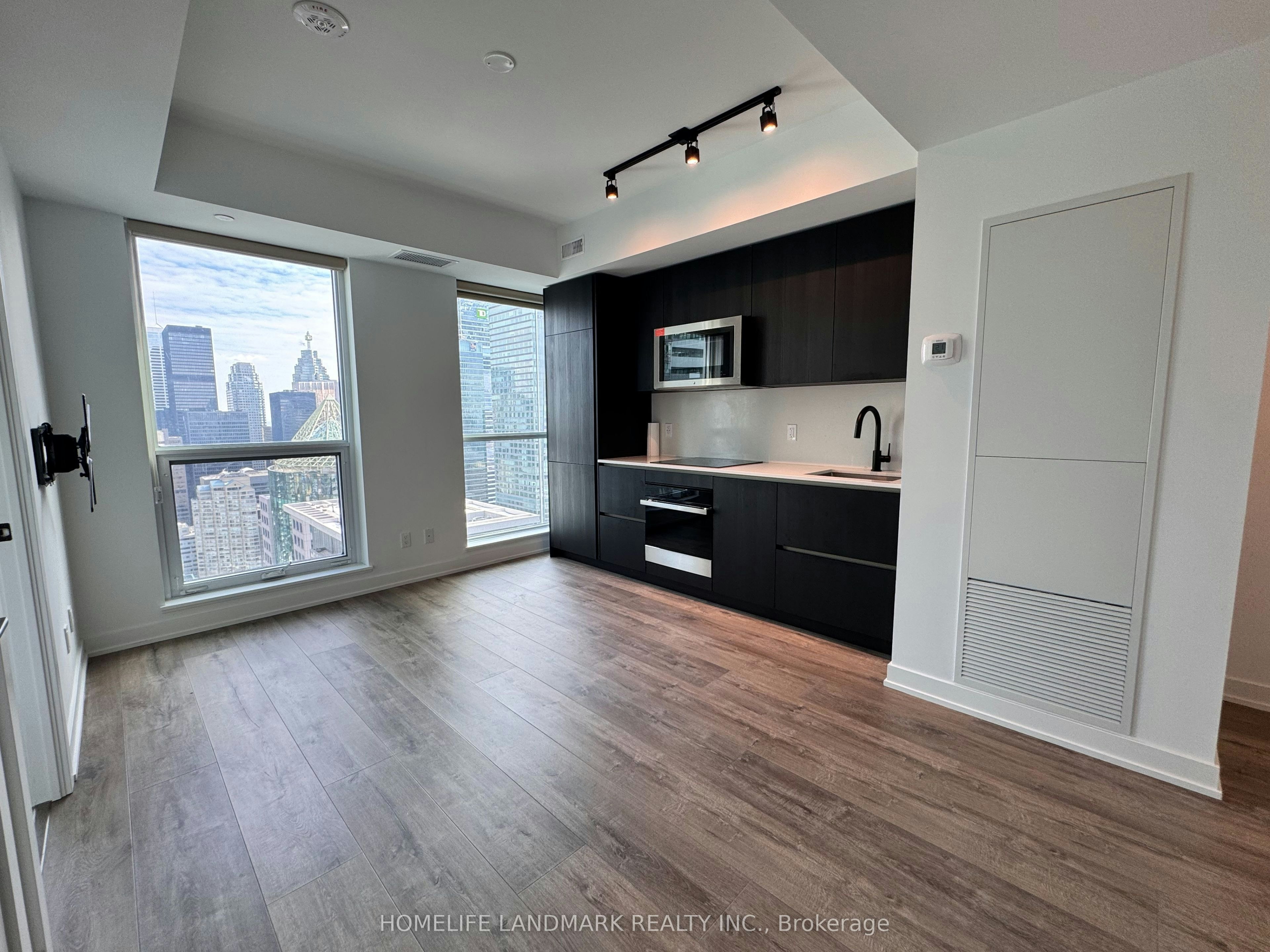 4001-327 King Street, Toronto, ON, M5V 0W7 - 2