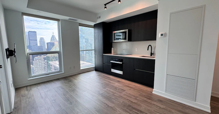 4001-327 King Street, Toronto, ON, M5V 0W7 - 2
