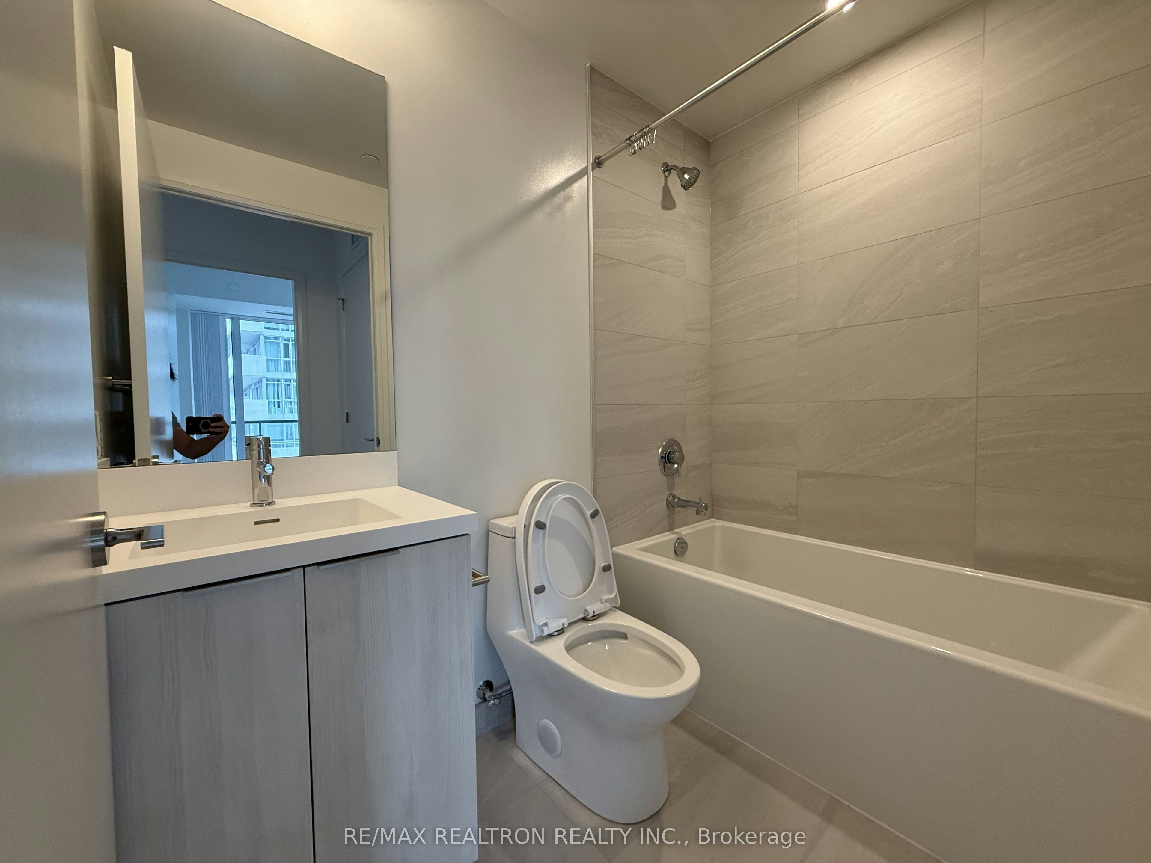1917-400 King Street W, Toronto, ON, M5V 1K2 - 8