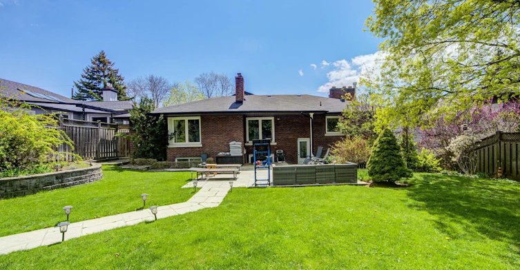 102 Stratford Crescent, Toronto, ON, M4N 1C6 - 5