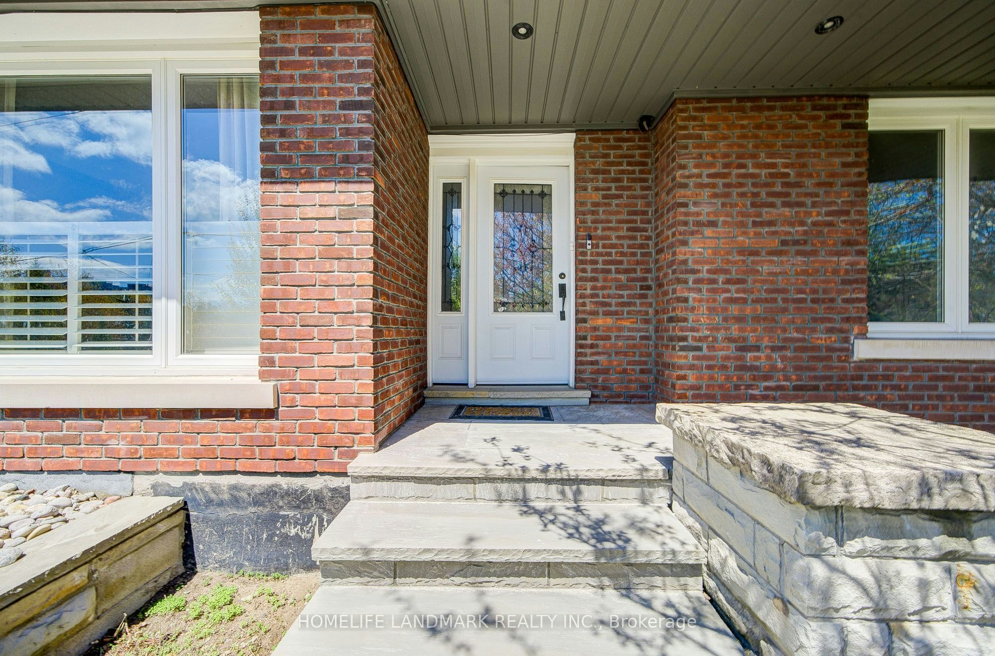 102 Stratford Crescent, Toronto, ON, M4N 1C6 - 3