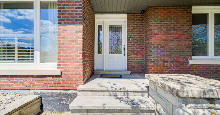 102 Stratford Crescent, Toronto, ON, M4N 1C6 - 3