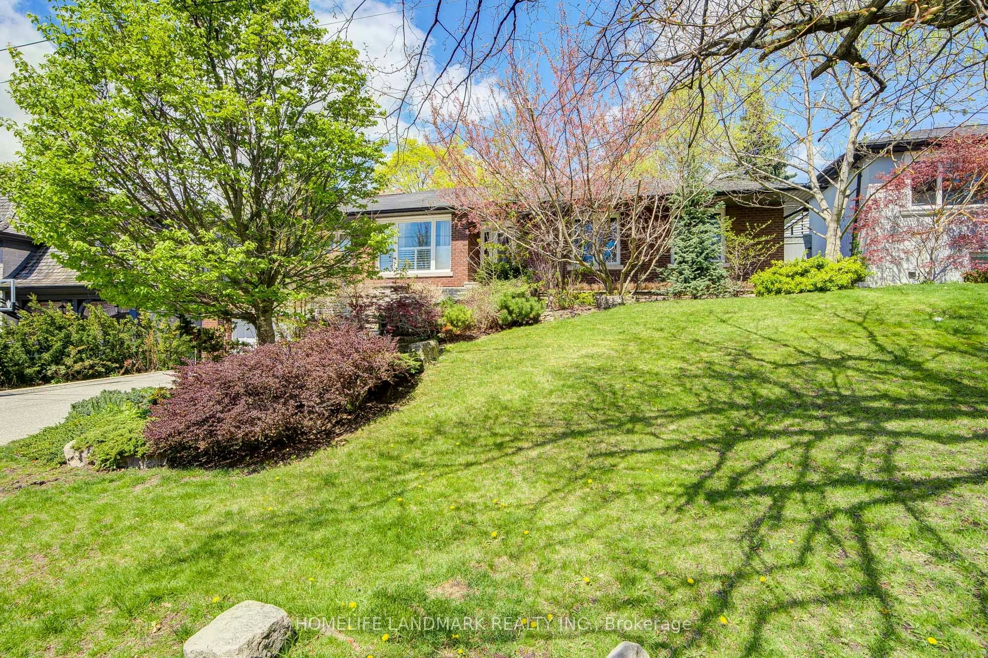 102 Stratford Crescent, Toronto, ON, M4N 1C6 - 2