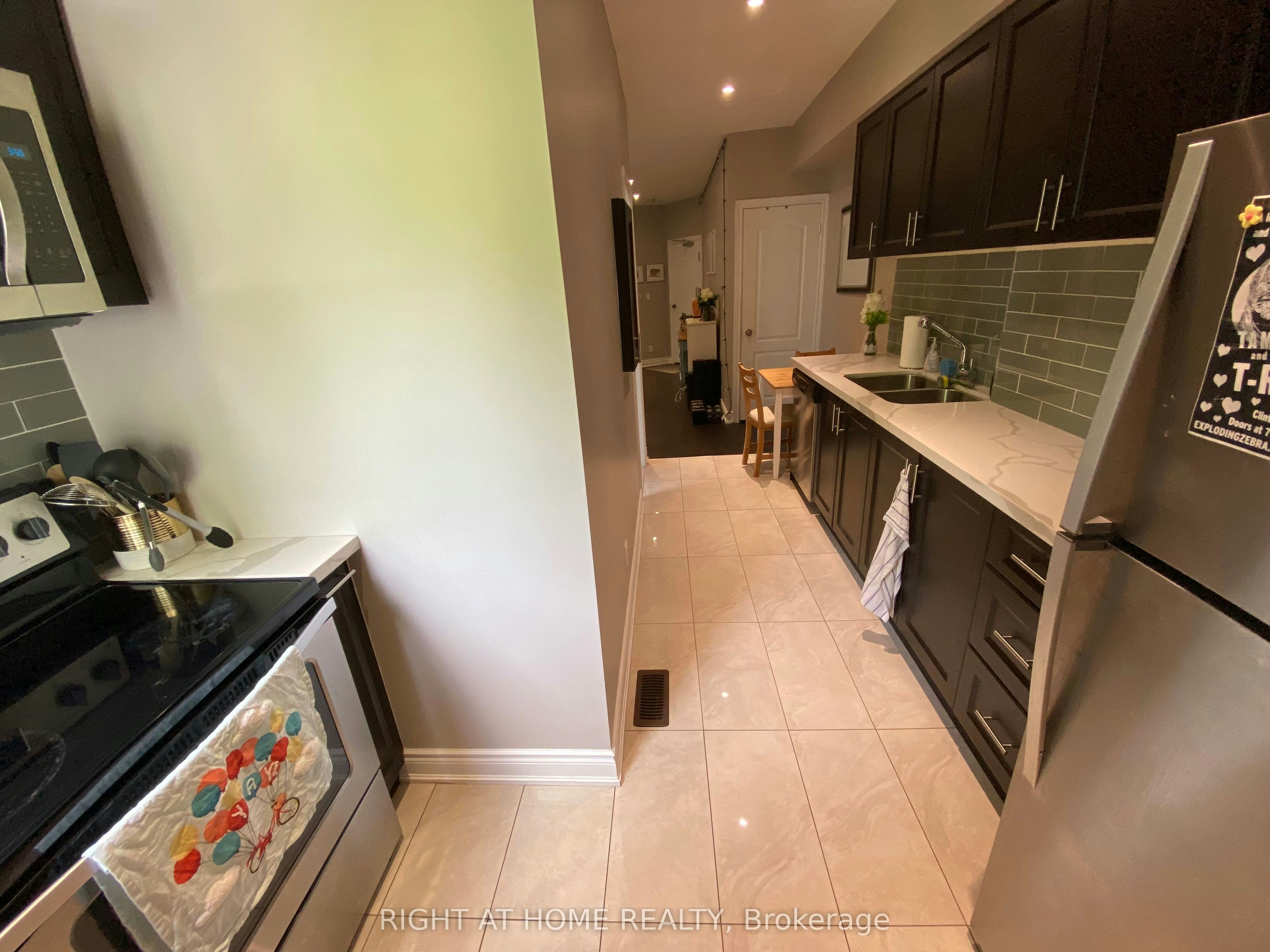Main Floor Unit-989 Dufferin Street, Toronto, ON, M6H 4B2 - 4