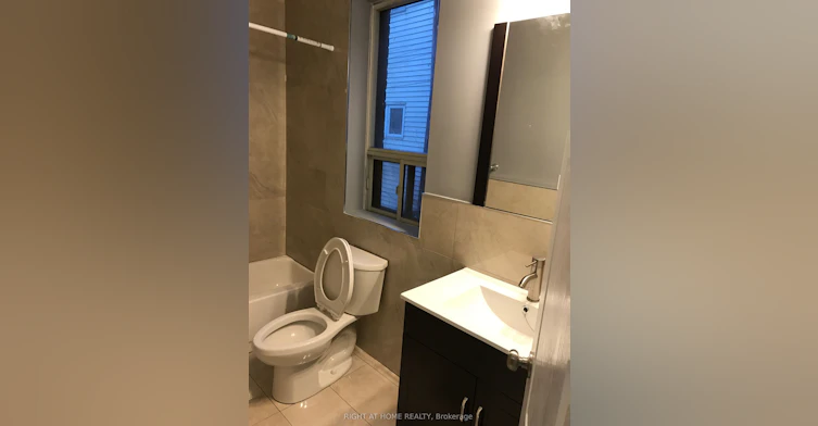 Main Floor Unit-989 Dufferin Street, Toronto, ON, M6H 4B2 - 11