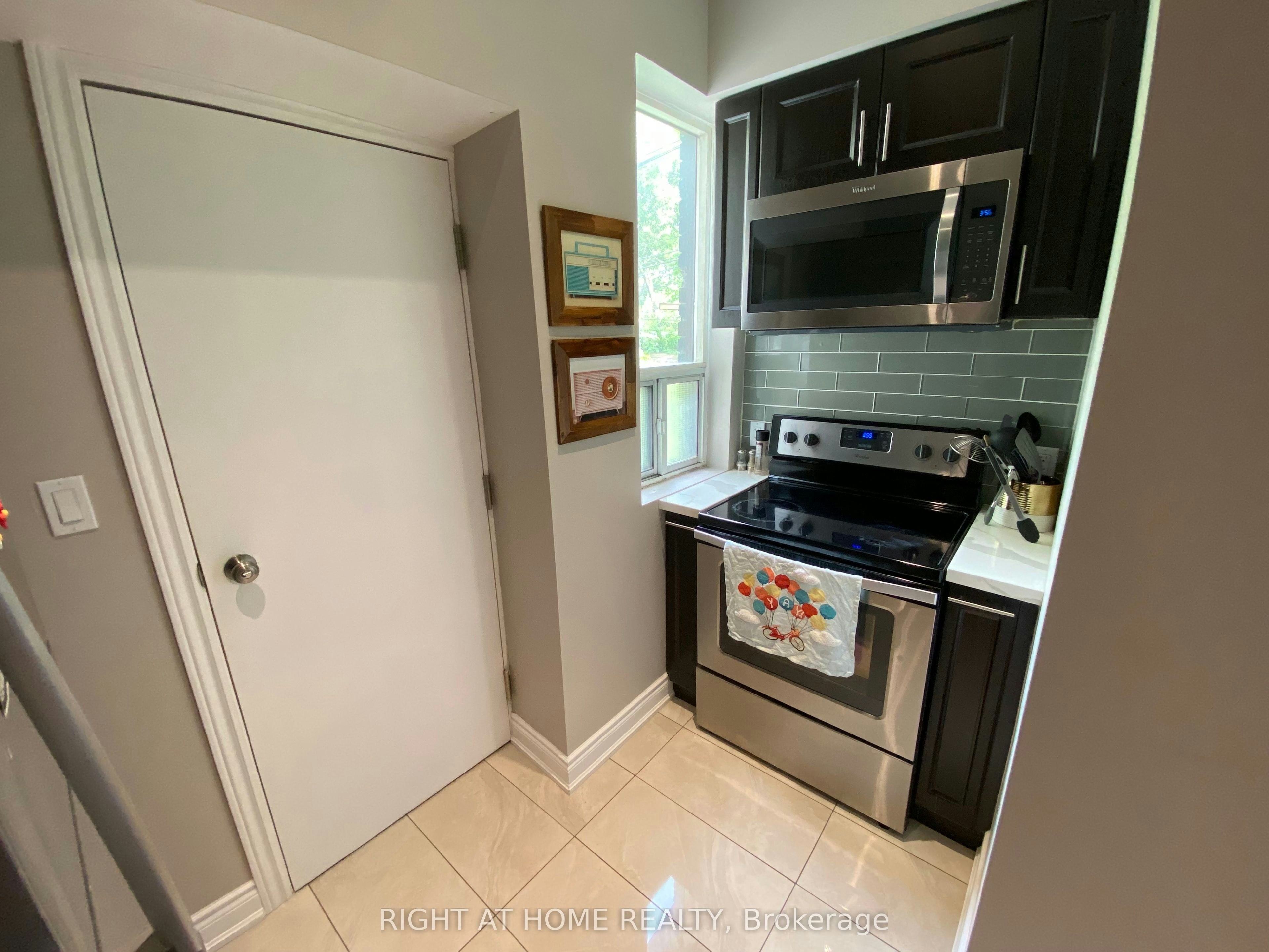 Main Floor Unit-989 Dufferin Street, Toronto, ON, M6H 4B2 - 5