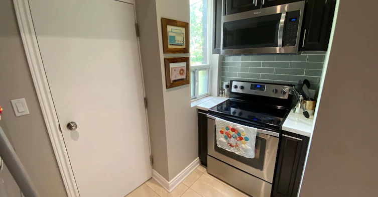 Main Floor Unit-989 Dufferin Street, Toronto, ON, M6H 4B2 - 5
