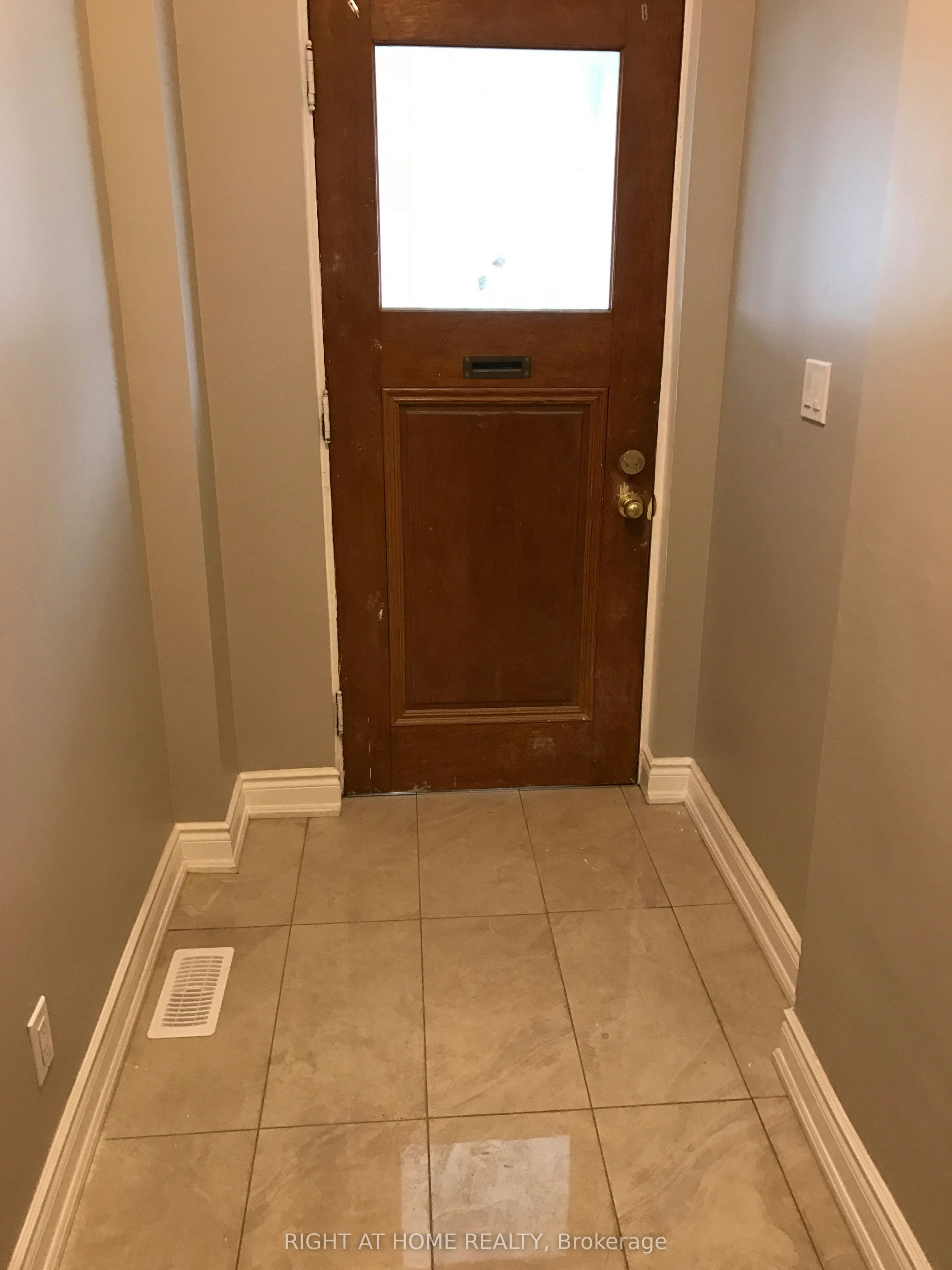 Main Floor Unit-989 Dufferin Street, Toronto, ON, M6H 4B2 - 2