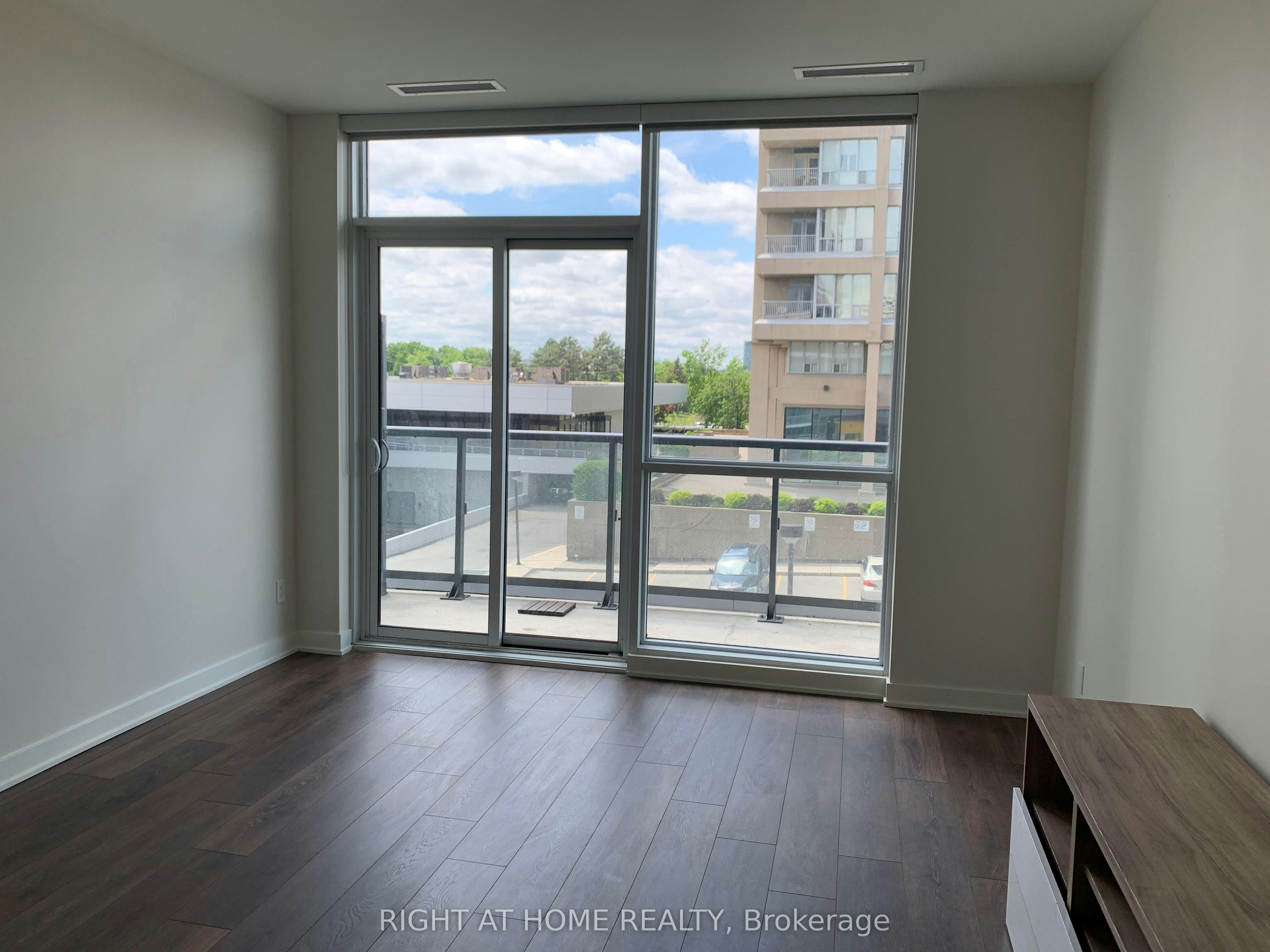 303-2 Sonic Way, Toronto, ON, M3C 0P2 - 2