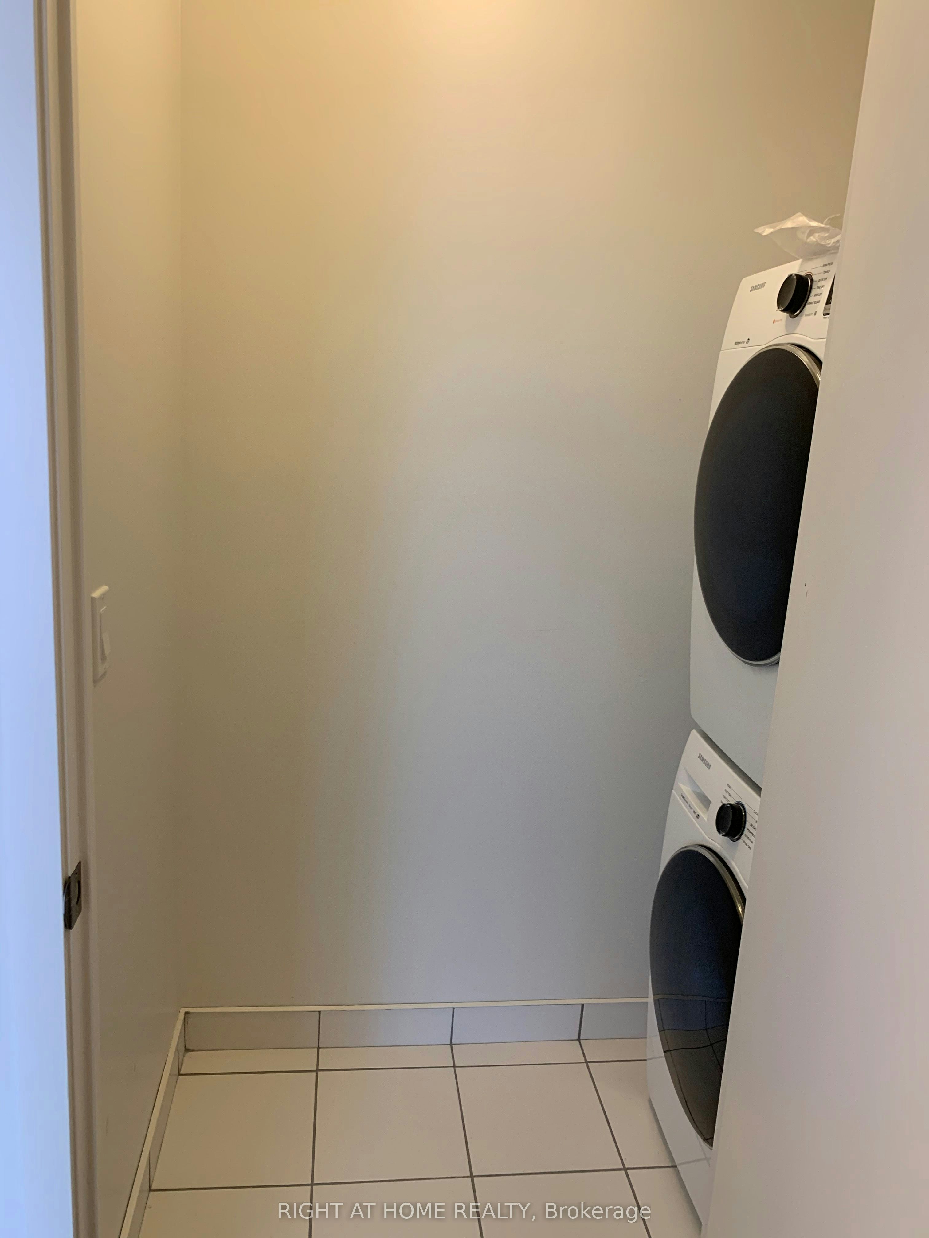 303-2 Sonic Way, Toronto, ON, M3C 0P2 - 8