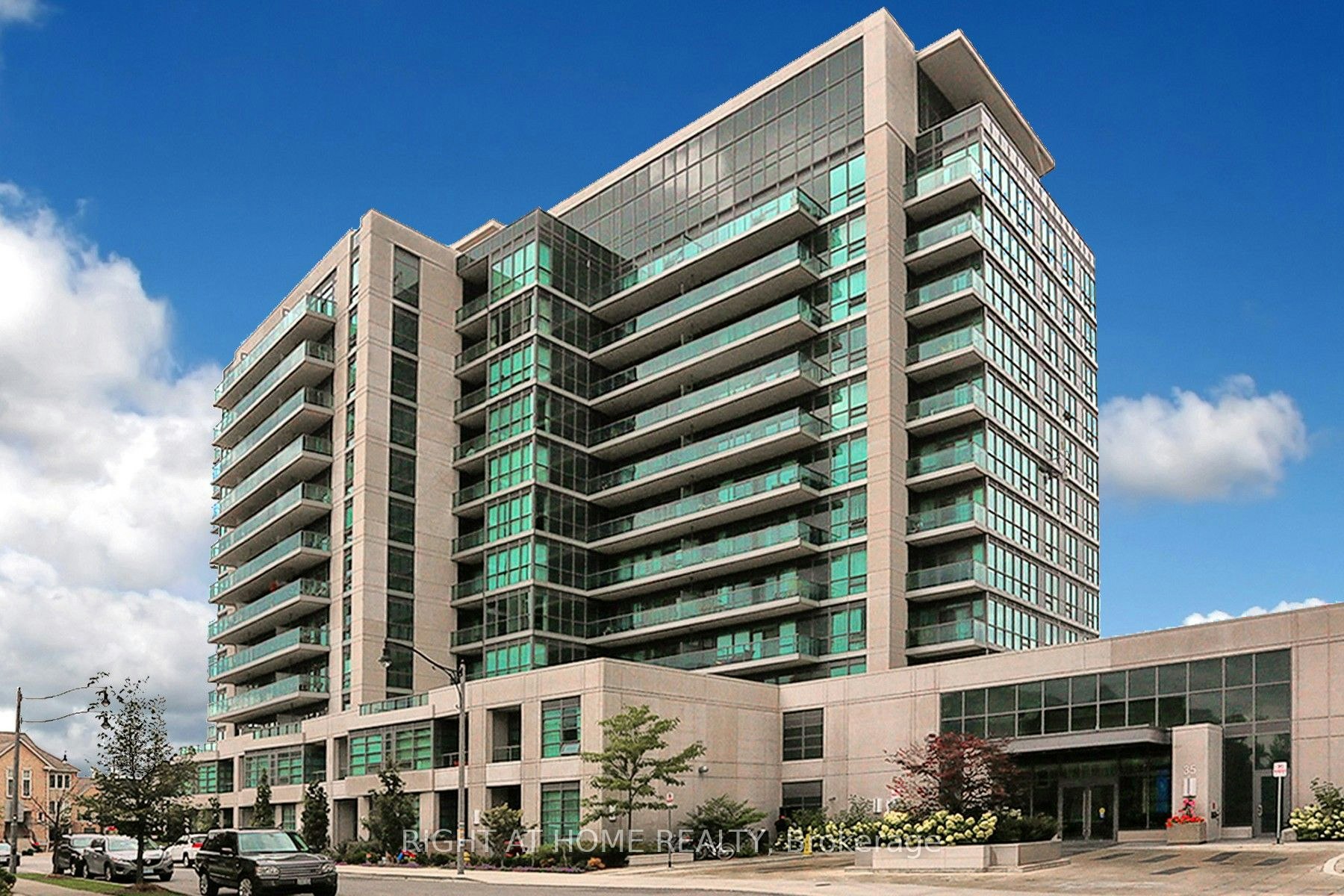 303-35 Brian Peck Crescent, Toronto, ON, M4G 0A5