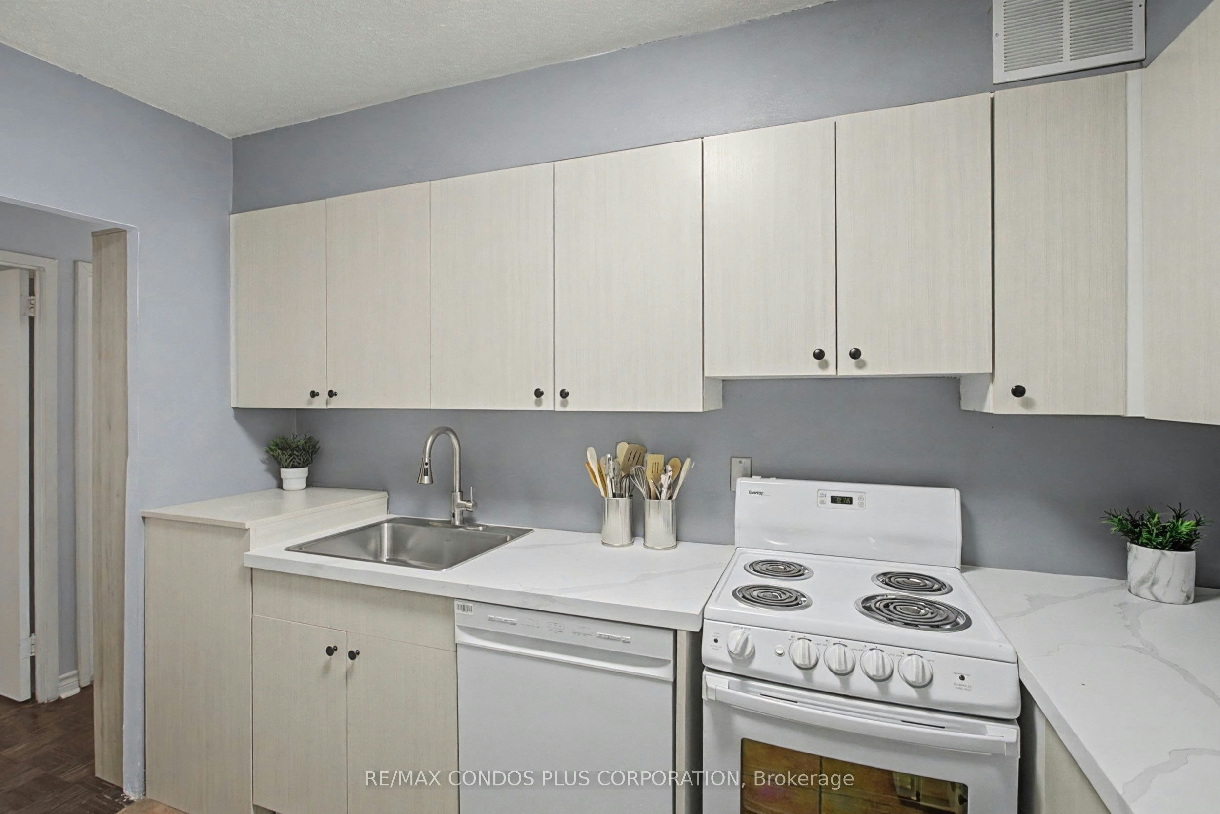 208-5949 Yonge Street, Toronto, ON, M2M 3V8 - 19