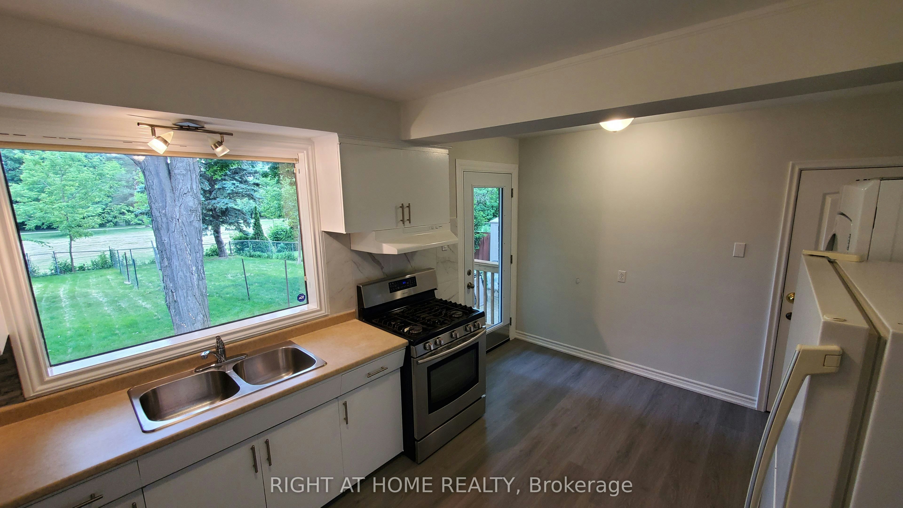 1-169 Yorkview Drive, Toronto, ON, M2R 1K2 - 9