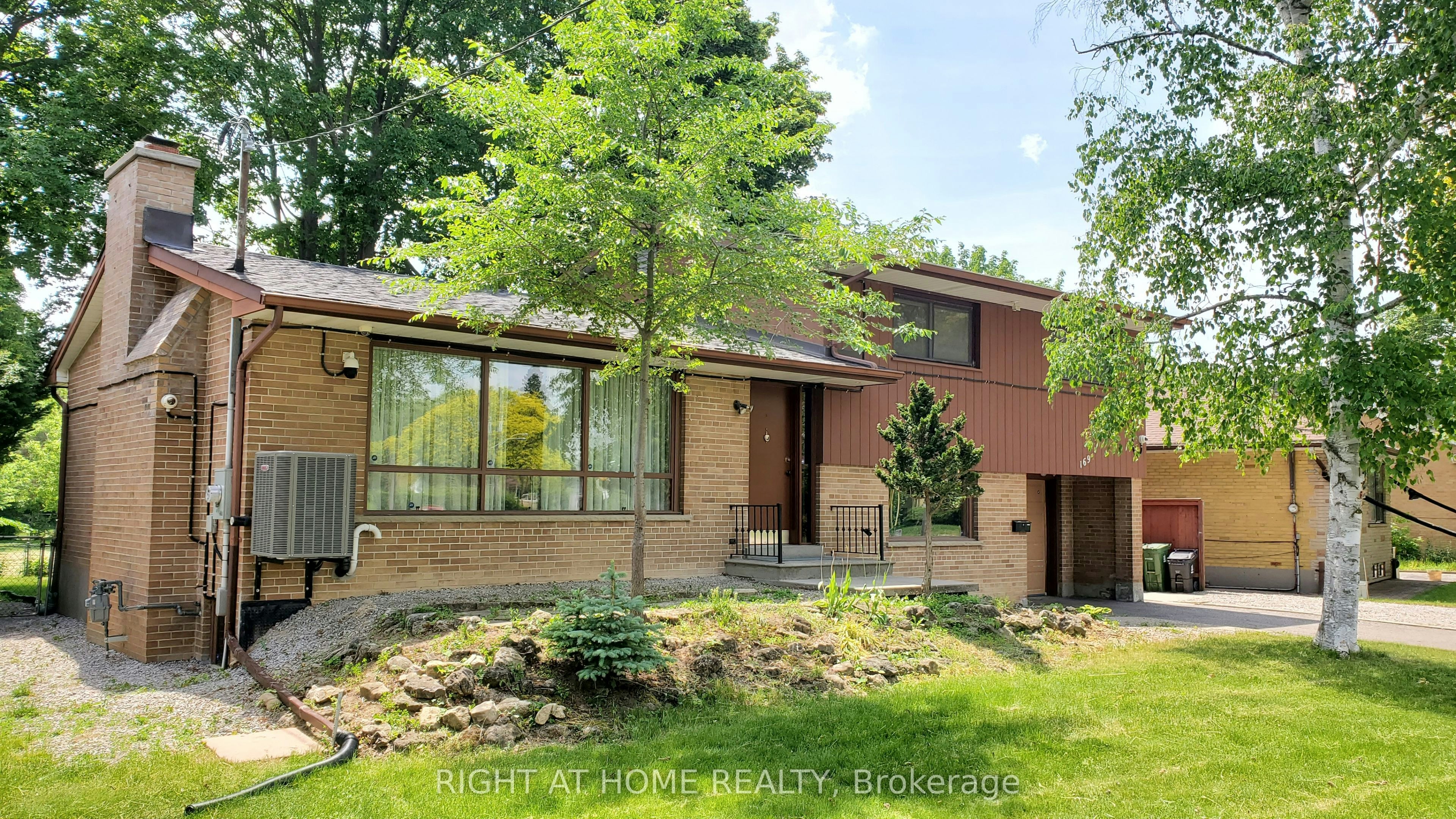 1-169 Yorkview Drive, Toronto, ON, M2R 1K2