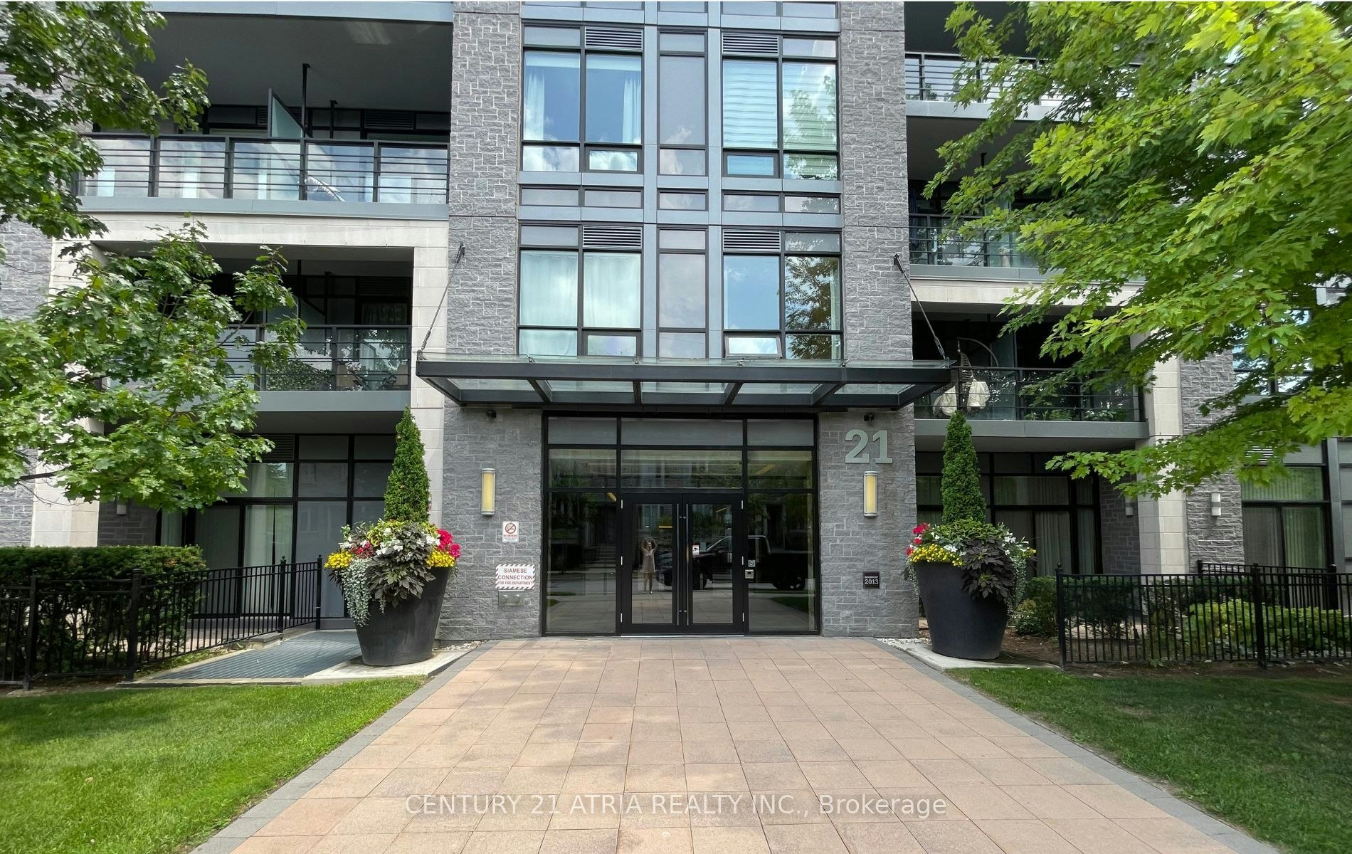 201-21 Clairtrell Road, Toronto, ON, M2N 0G8
