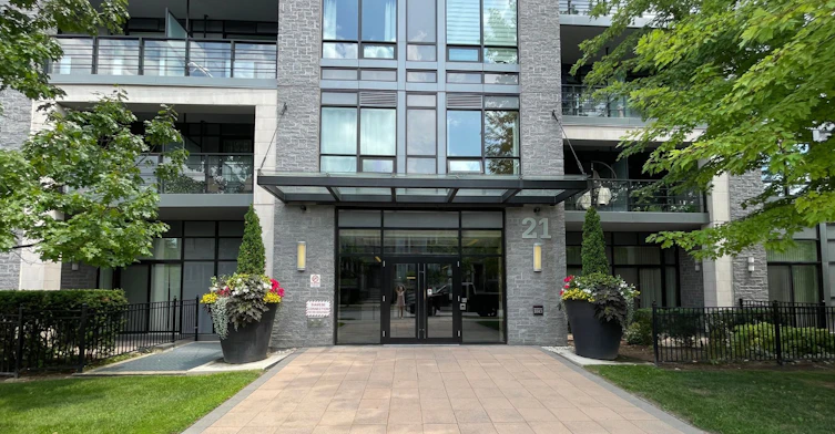 201-21 Clairtrell Road, Toronto, ON, M2N 0G8